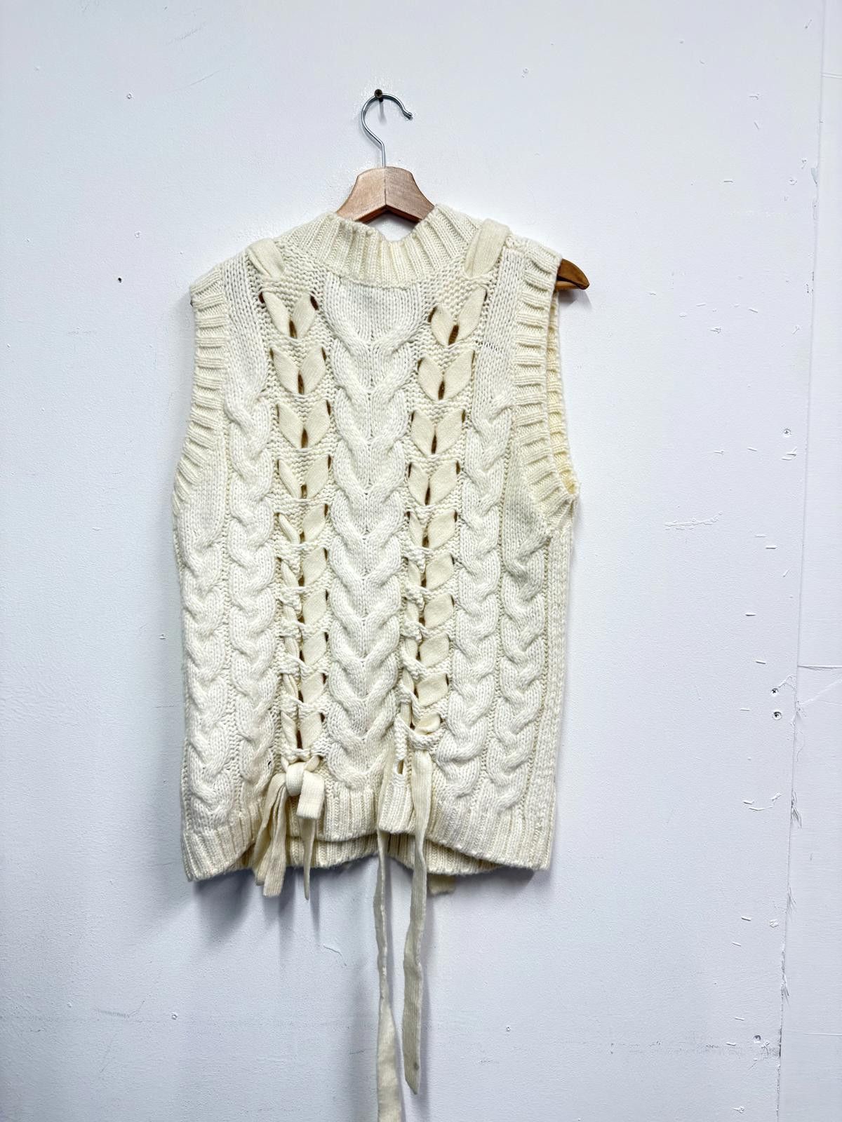Zara Zara Cream Cable Knit Sleeveless Sweater Vest, Size M Size M / US 6-8 / IT 42-44 - 4 Thumbnail