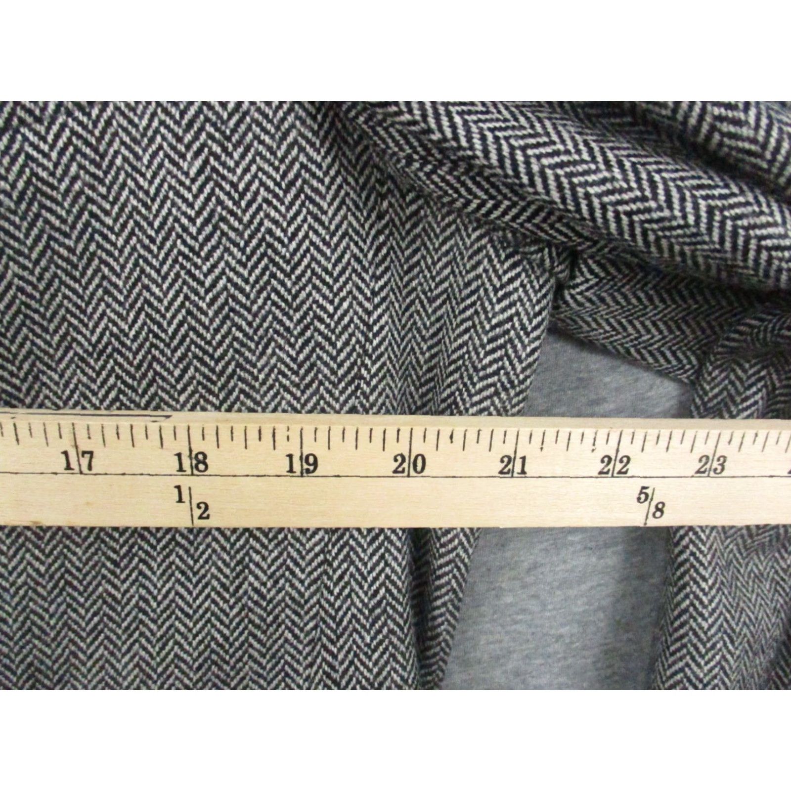 Brooks Brothers Brooks Brothers 346 Blazer Jacket 40 Men's Lambswool Gray Herringbone Notch Lapel Single-Breasted Two-Button Sport Coat Wool Mens Size 40R - 7 Thumbnail