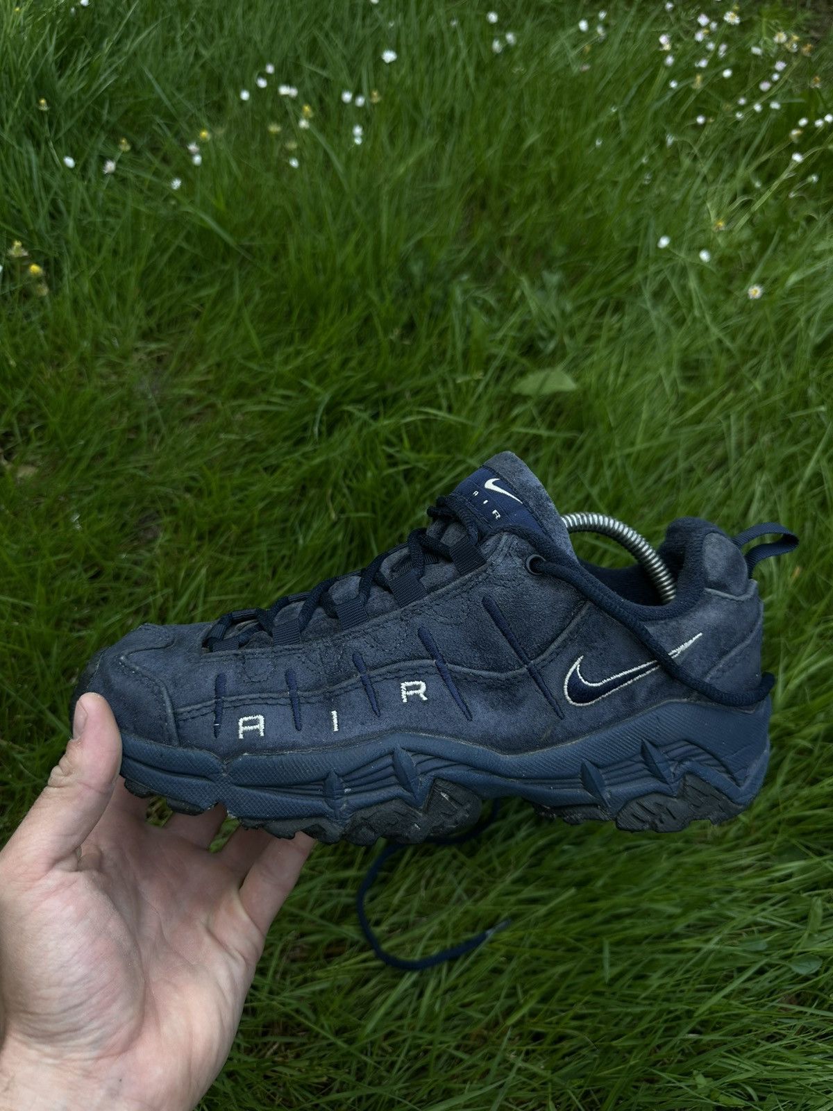 The 1975 × Vintage Baskets Nike Air Perish 1999s Size US 8.5 / EU 41-42 - 3 Thumbnail