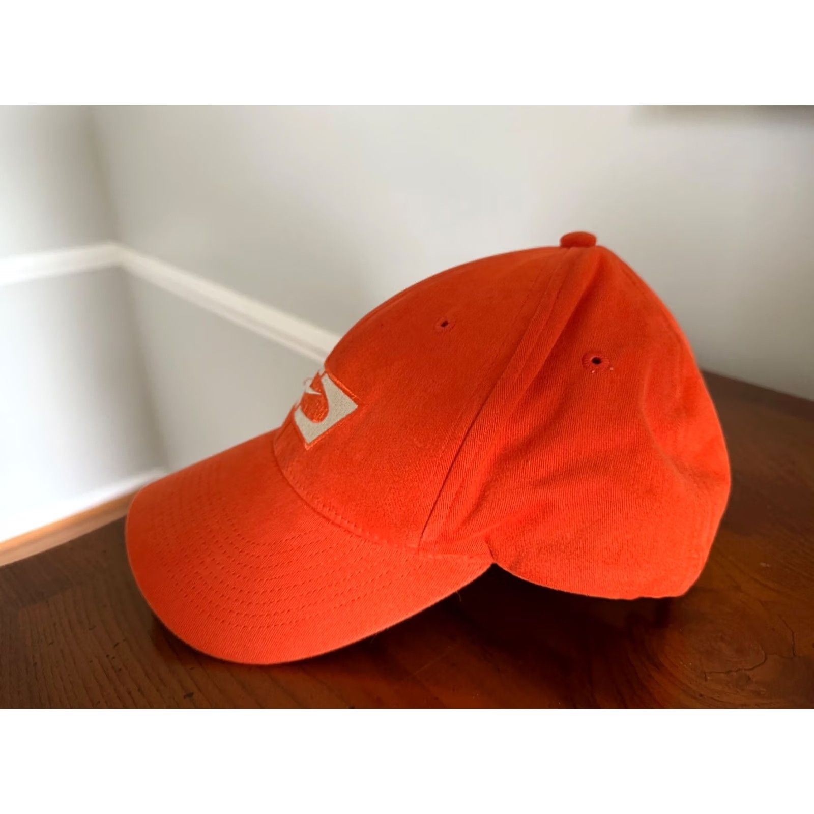 Nike VINTAGE Nike LOGO Flexible Fitted Hat White Orange Felt Baseball RARE Mens One Size Adjustable Cotton Cap Size ONE SIZE - 2 Thumbnail