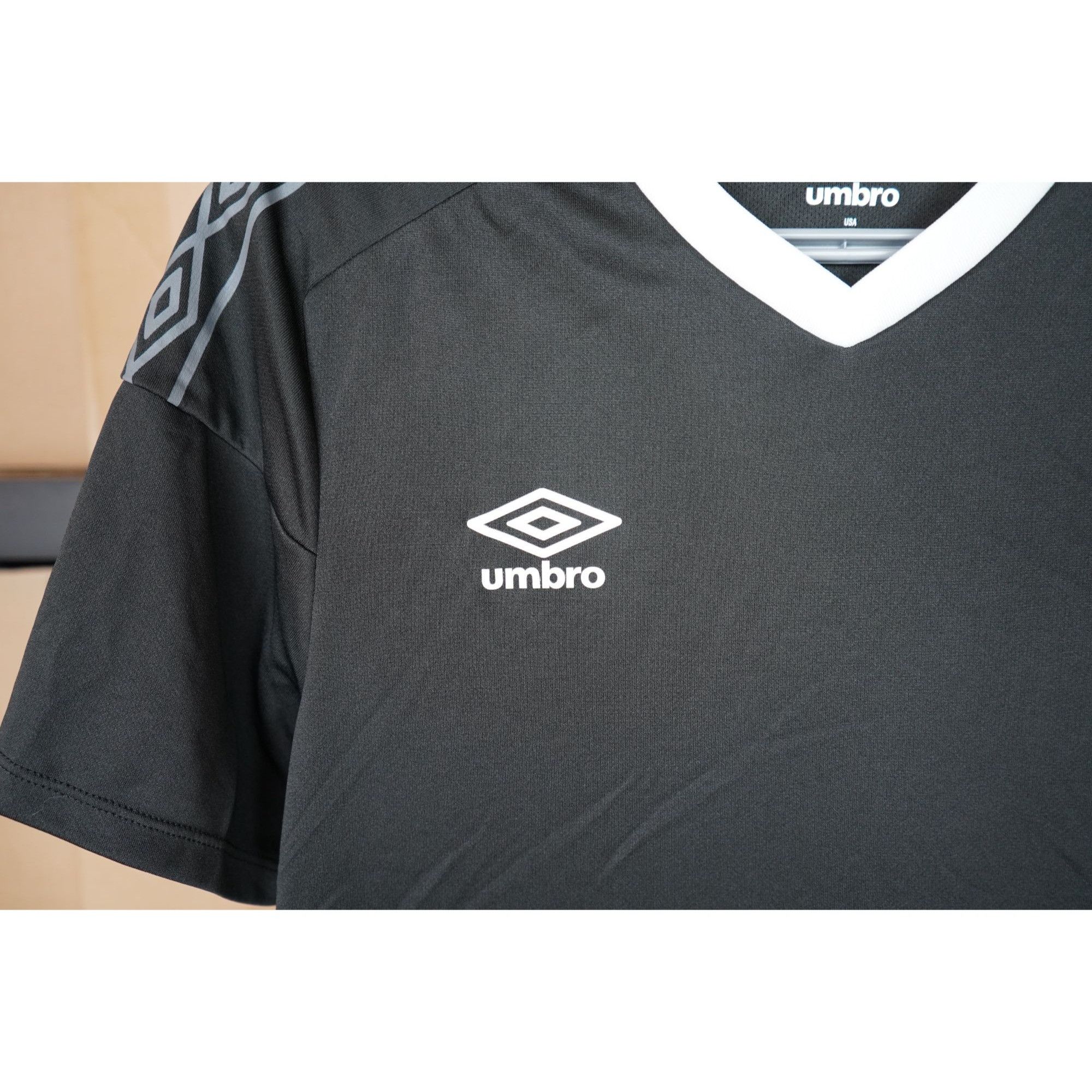 Umbro Umbro Black/White Vneck Classic S #396 Size US S / EU 44-46 / 1 - 3 Thumbnail
