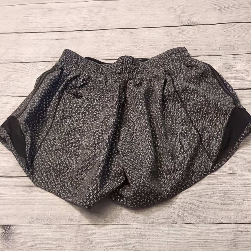 Lululemon Lululemon hotty Hot shorts frozen fizz reflective silver 4 Size 27" / US 4 / IT 40 - 4 Thumbnail