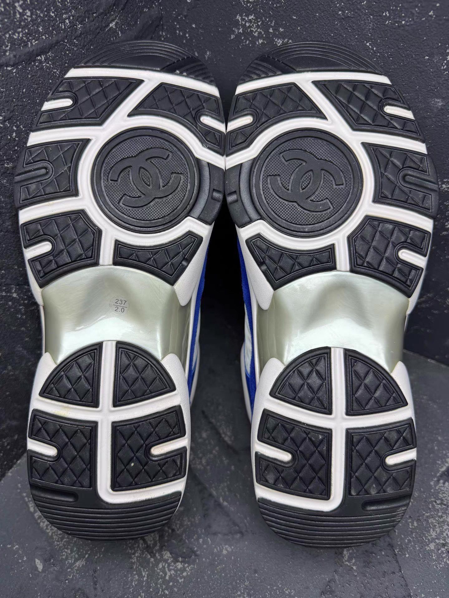 Chanel Chanel White & Blue Color Block Sneakers Q10 Size US 7.5 / IT 37.5 - 3 Thumbnail