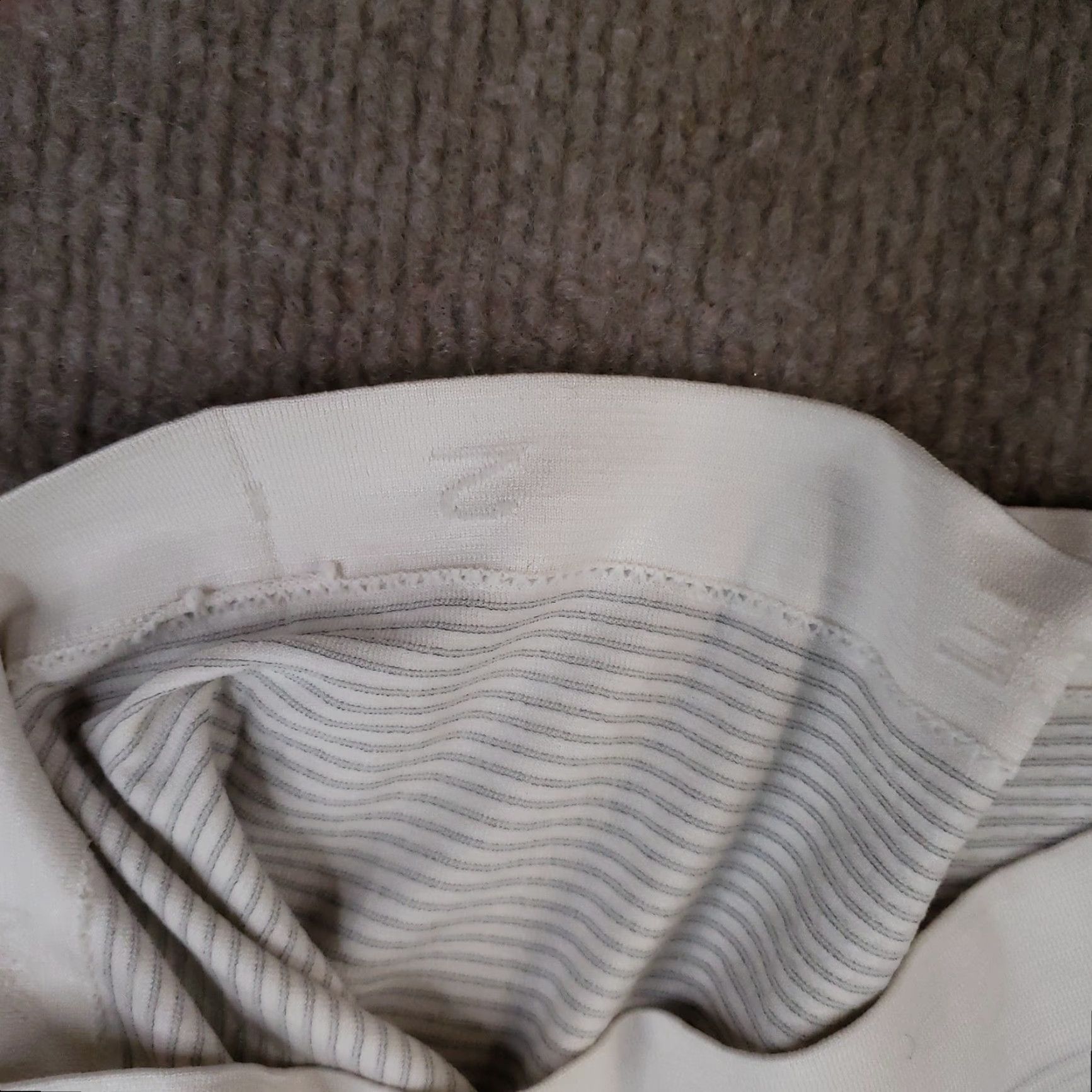 Lululemon Lululemon Shirt Womens XS White Vent Tech Long Sleeve Seamless Run Thumbholes Size S / US 4 / IT 40 - 7 Thumbnail