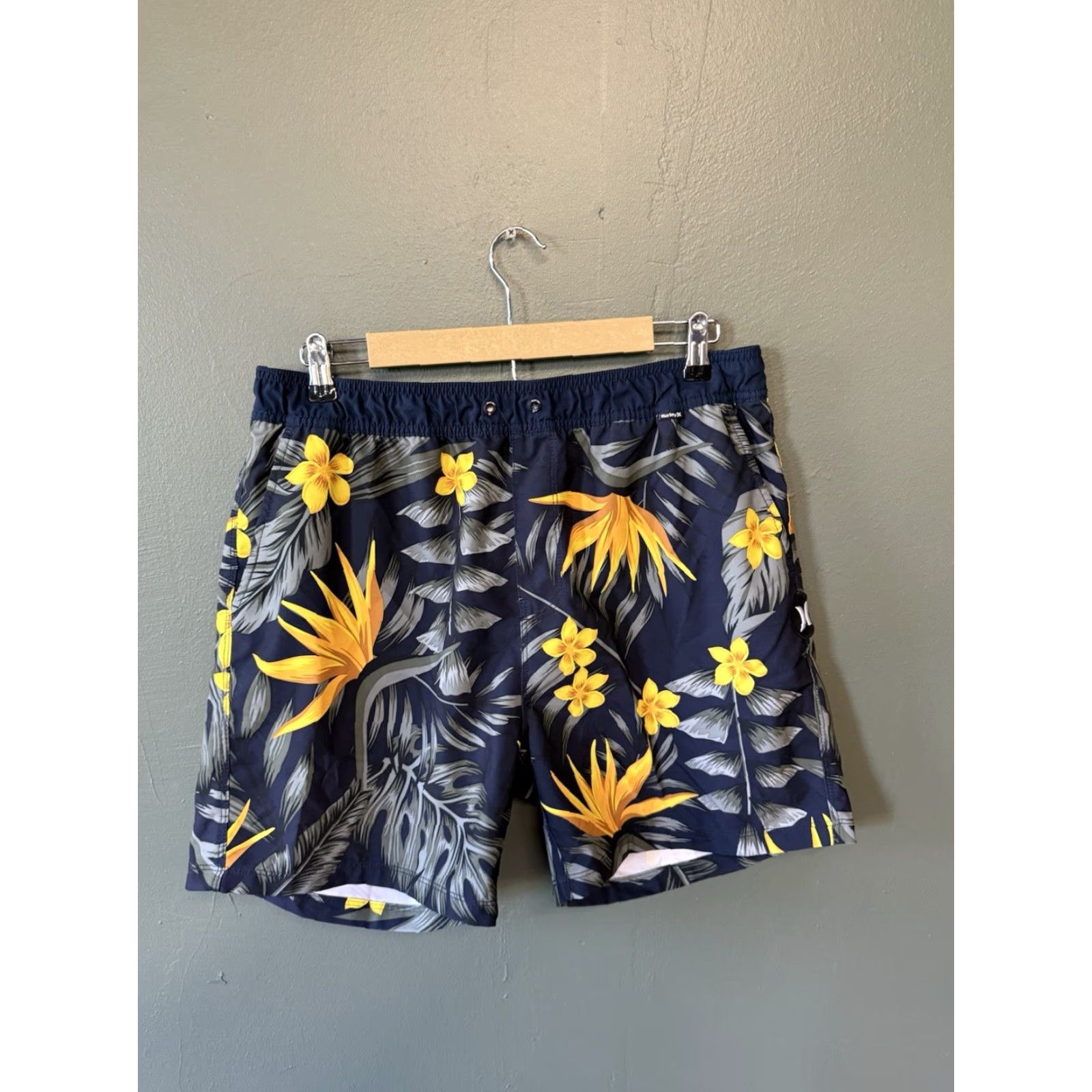 Hurley VINTAGE Hurley Mens Blue Floral Pattern Hybrid Swim Trunks XL Size US 36 / EU 52 - 2 Thumbnail
