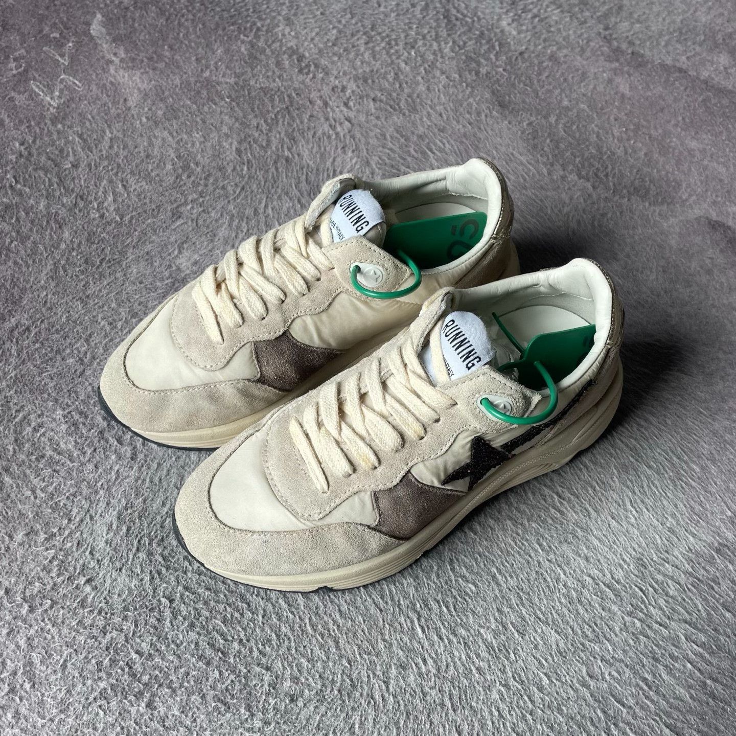 Nike Nike Yellow Lowtop Sneakers 36 Women Size US 6 / IT 36 - 1 Thumbnail