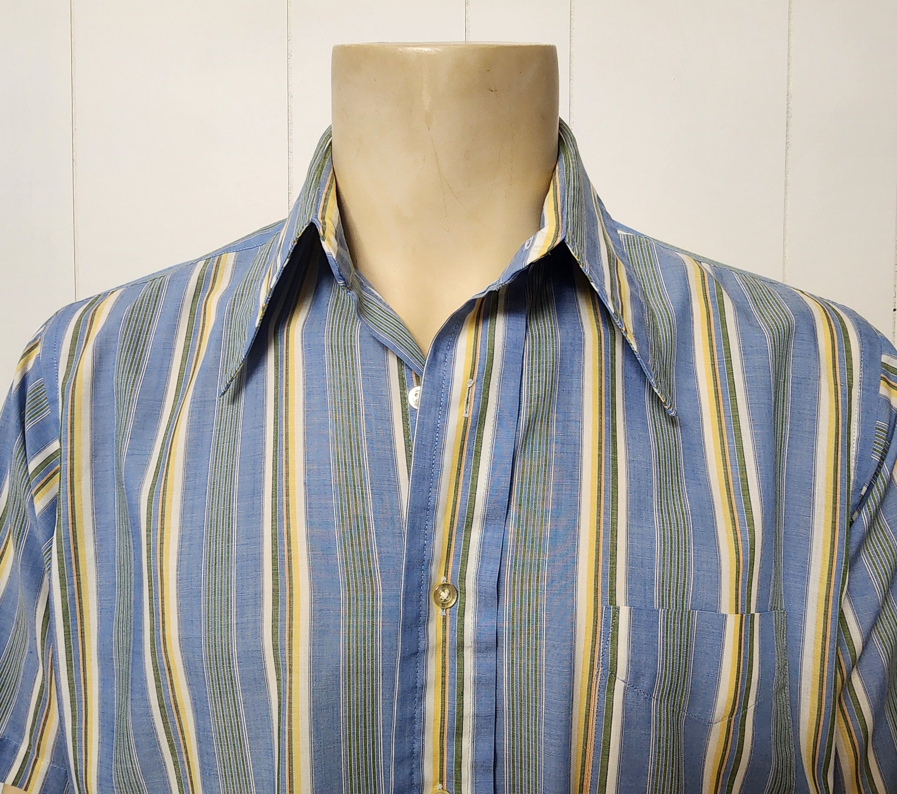 Vintage men's 1970s shirt L short sleeve stripe button front Size US L / EU 52-54 / 3 - 4 Thumbnail