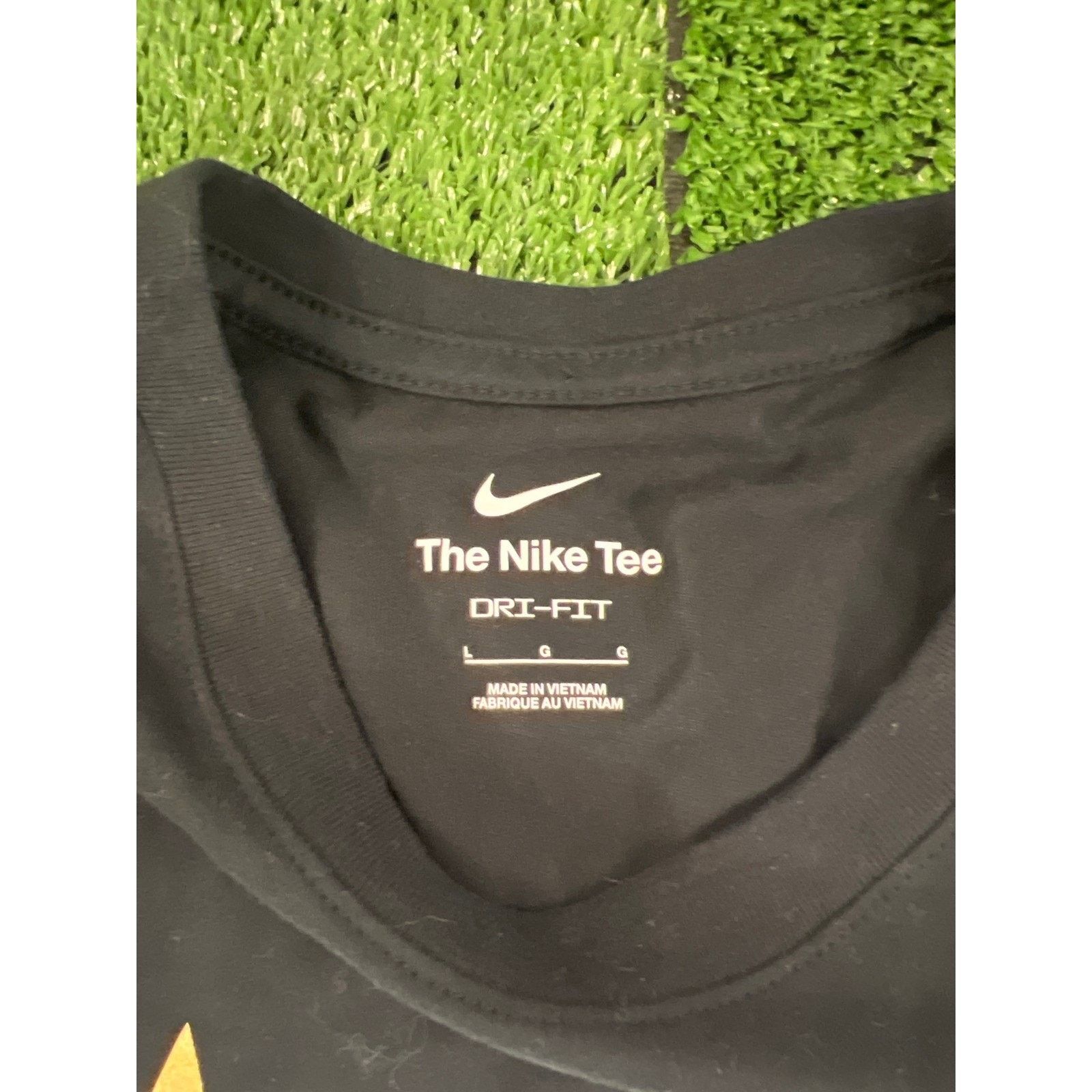 Nike Nike Mens Reigning Buckets T-Shirt Black Tee Size MD Size US M / EU 48-50 / 2 - 4 Thumbnail