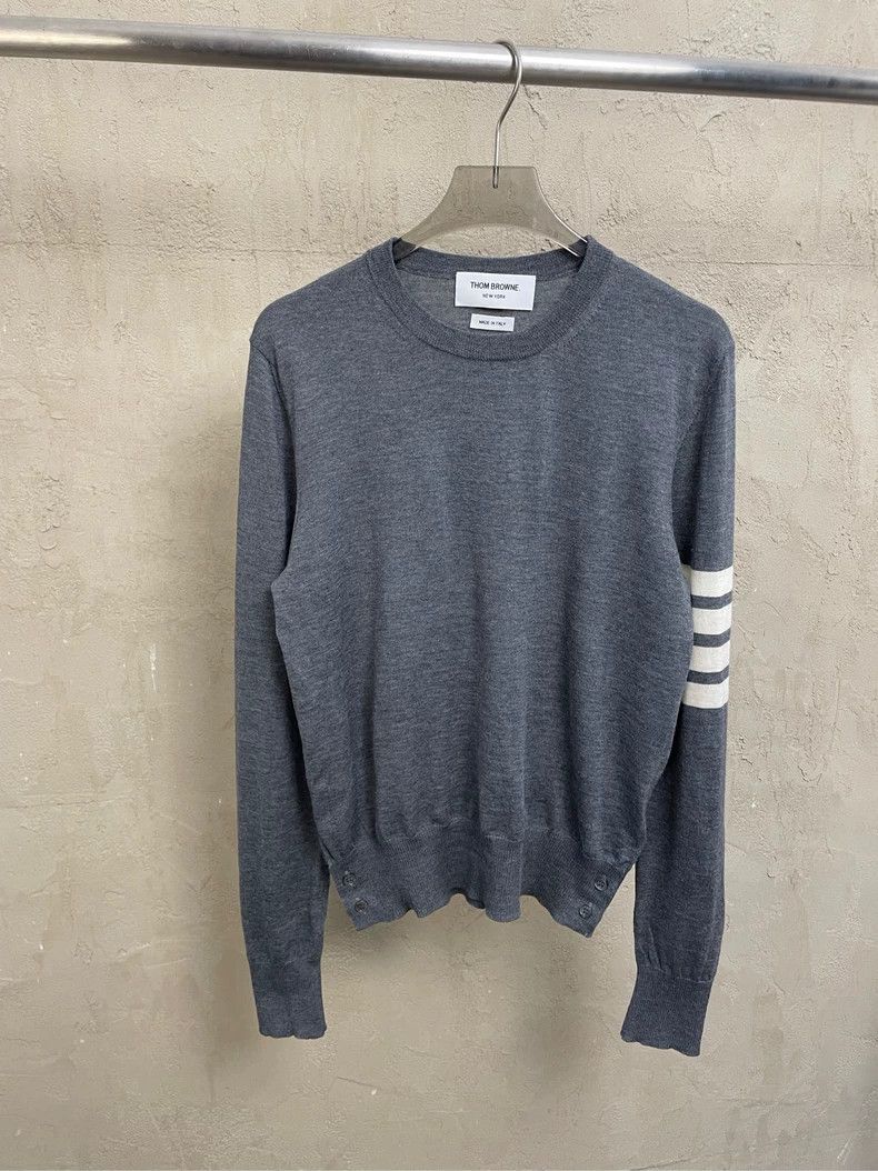 Thom Browne Thom browne Gray four-striped round-neck wool sweater 2504- Size US XS / EU 42 / 0 - 1 Thumbnail