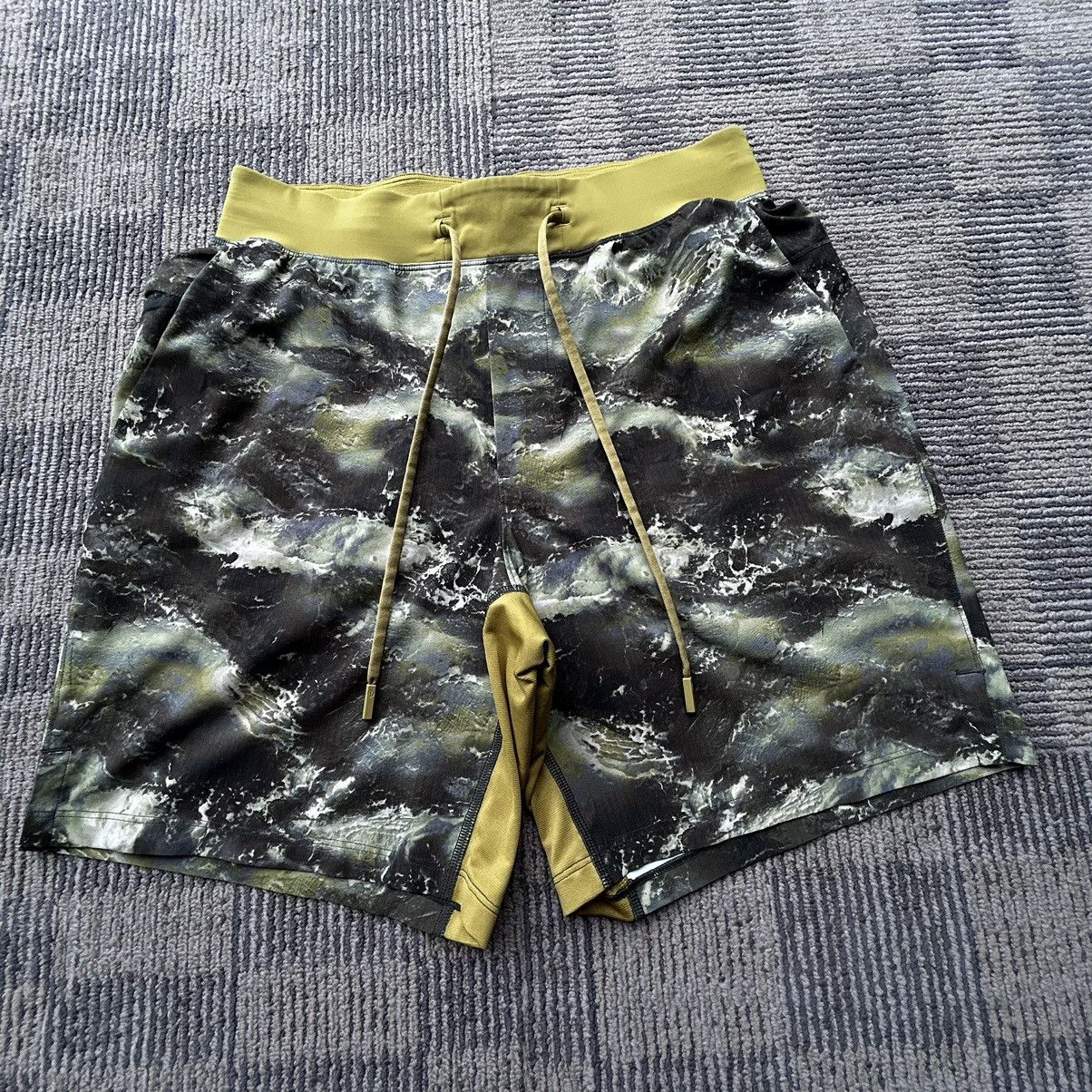 Lululemon Lululemon T.H.E. Linerless 9" Training Shorts Size US 34 / EU 50 - 1 Thumbnail