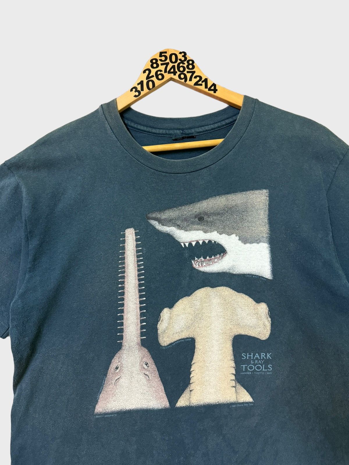 Vintage VINTAGE SHARK & RAY TOOL FADED NAVY SINGLE STITCH TEE Size US M / EU 48-50 / 2 - 3 Thumbnail
