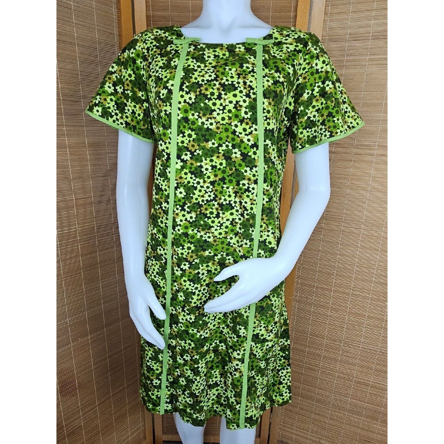Vintage Vintage Dianes Honolulu Hawaiian Dress Sz S Green Flower Pow Size S / US 4 / IT 40 - 2 Thumbnail