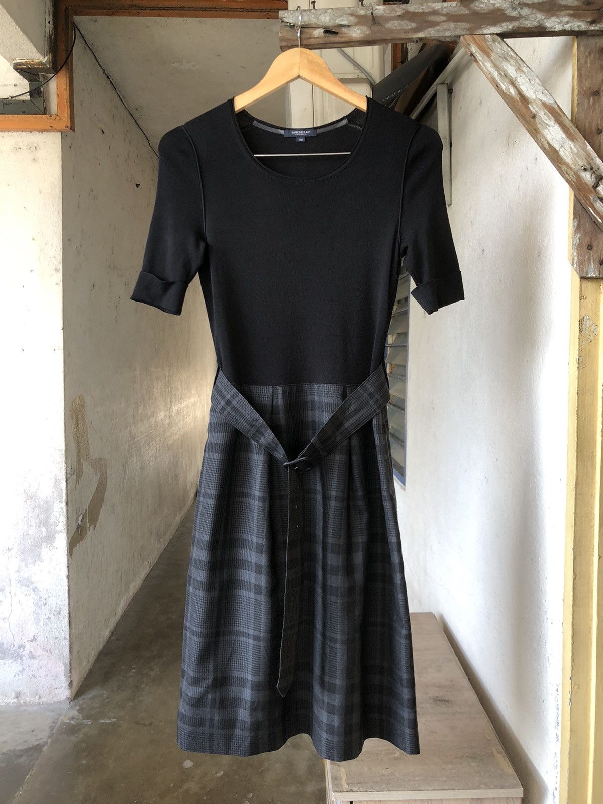 Burberry Burberry London Docking Short Sleeve Knee Length Dresses Size XS / US 0-2 / IT 36-38 - 1 Thumbnail