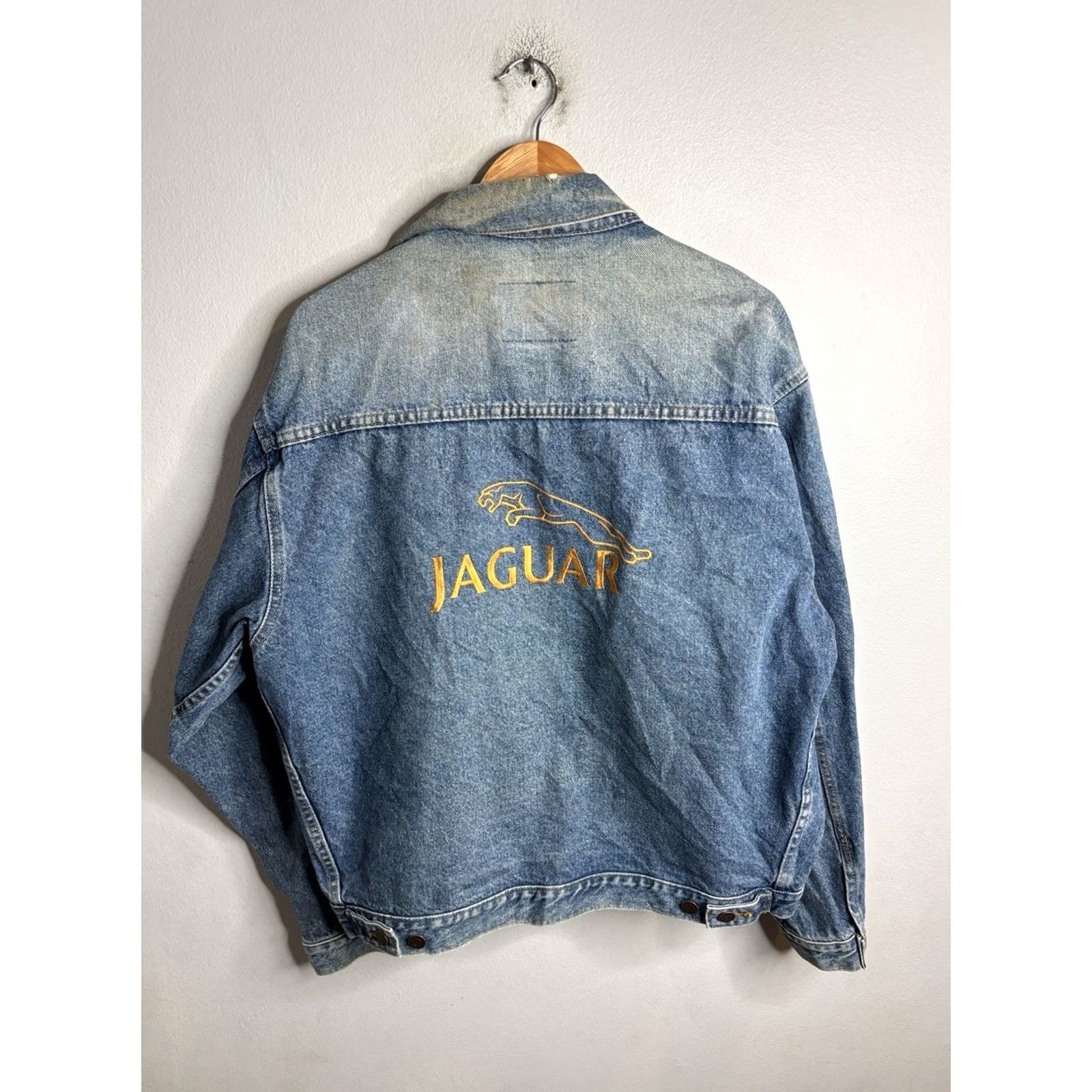 Denime VTG Jaguar Master Denim Jacket Mens L Blue Embroidered Logo Distressed Collared Pockets Short Length 90s City Classic College Countries Dad Jacket Size US L / EU 52-54 / 3 - 2 Thumbnail