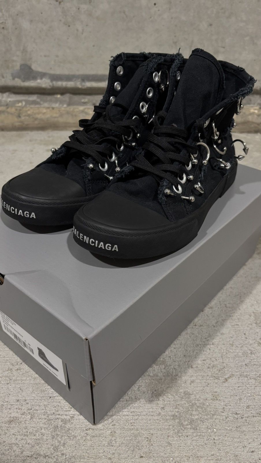 Balenciaga Balenciaga Distressed Pierced Paris Sneaker Size US 9 / EU 42 - 13 Thumbnail