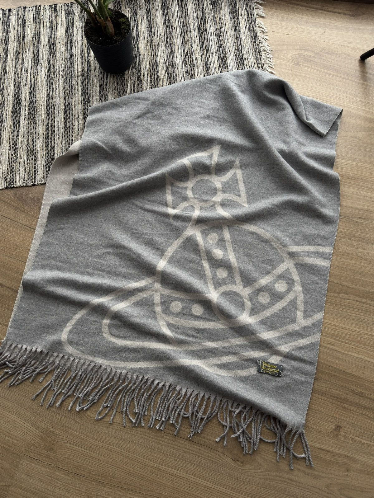 Vivienne Westwood Vintage Vivienne Westwood Big Logo Cashmere Luxury Big Scarf Size ONE SIZE - 3 Thumbnail