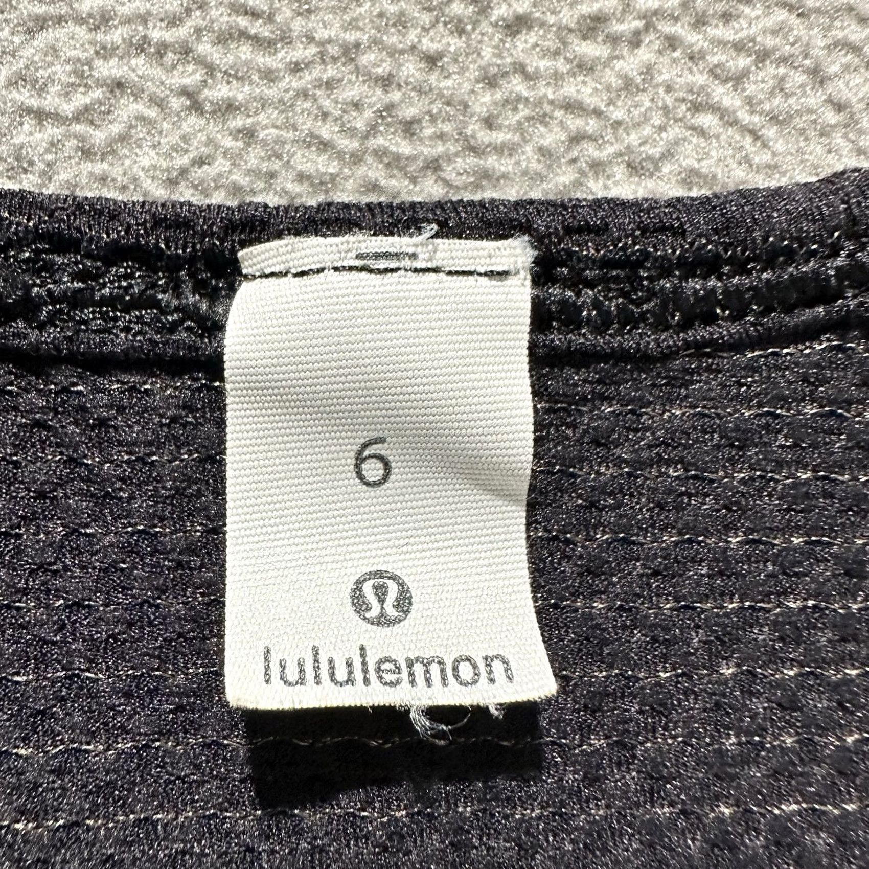 Lululemon Lululemon Essential Tank Womens 6 Black Twist Back Performance Stretch Tank Top Sleeveless Racerback Scoop Neck Activewear Yoga Mens Womens Size M / US 6-8 / IT 42-44 - 5 Thumbnail