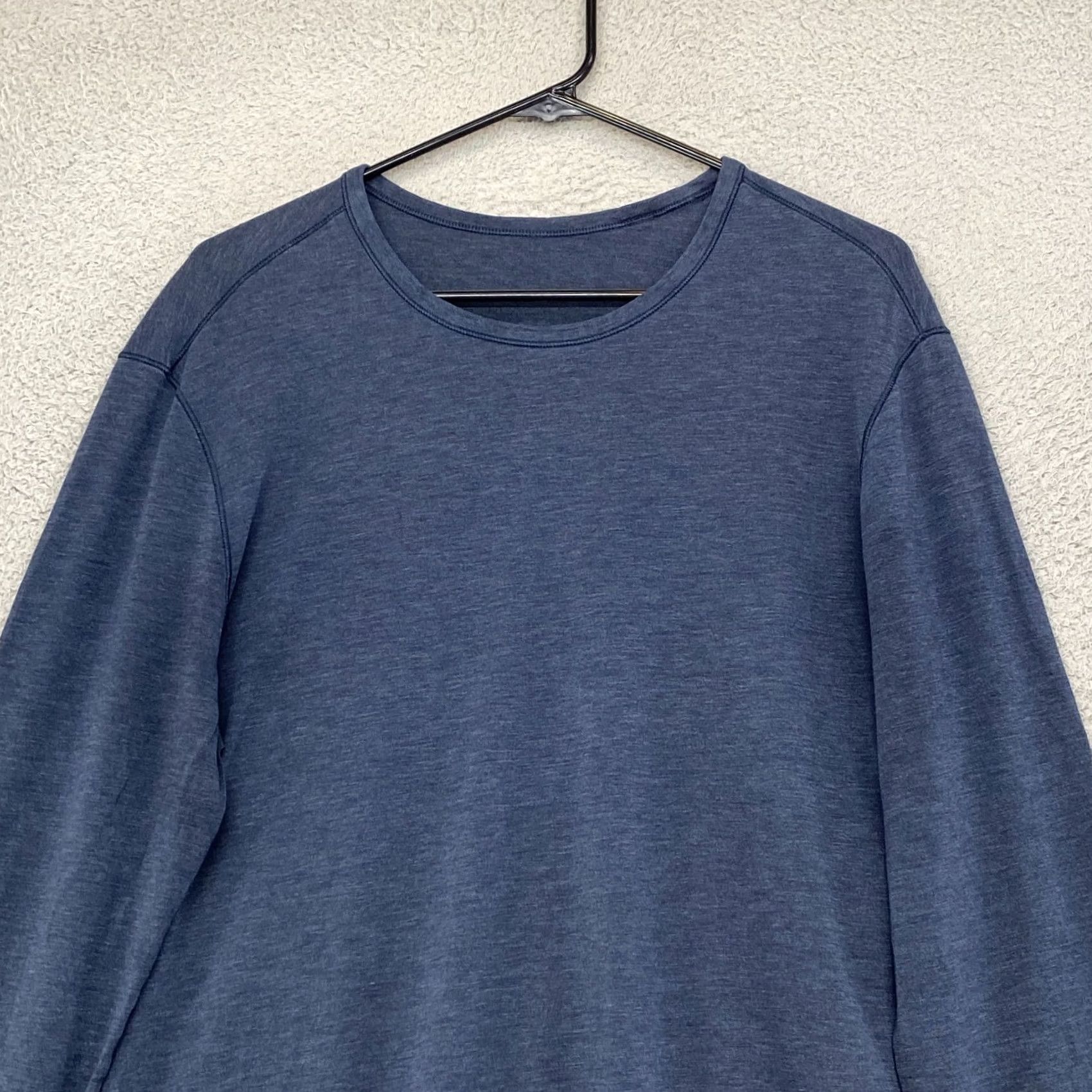 Lululemon Lululemon Surge Shirt Mens Large Long Sleeve Blue Crew Neck Athletic Activewear Size US L / EU 52-54 / 3 - 2 Thumbnail