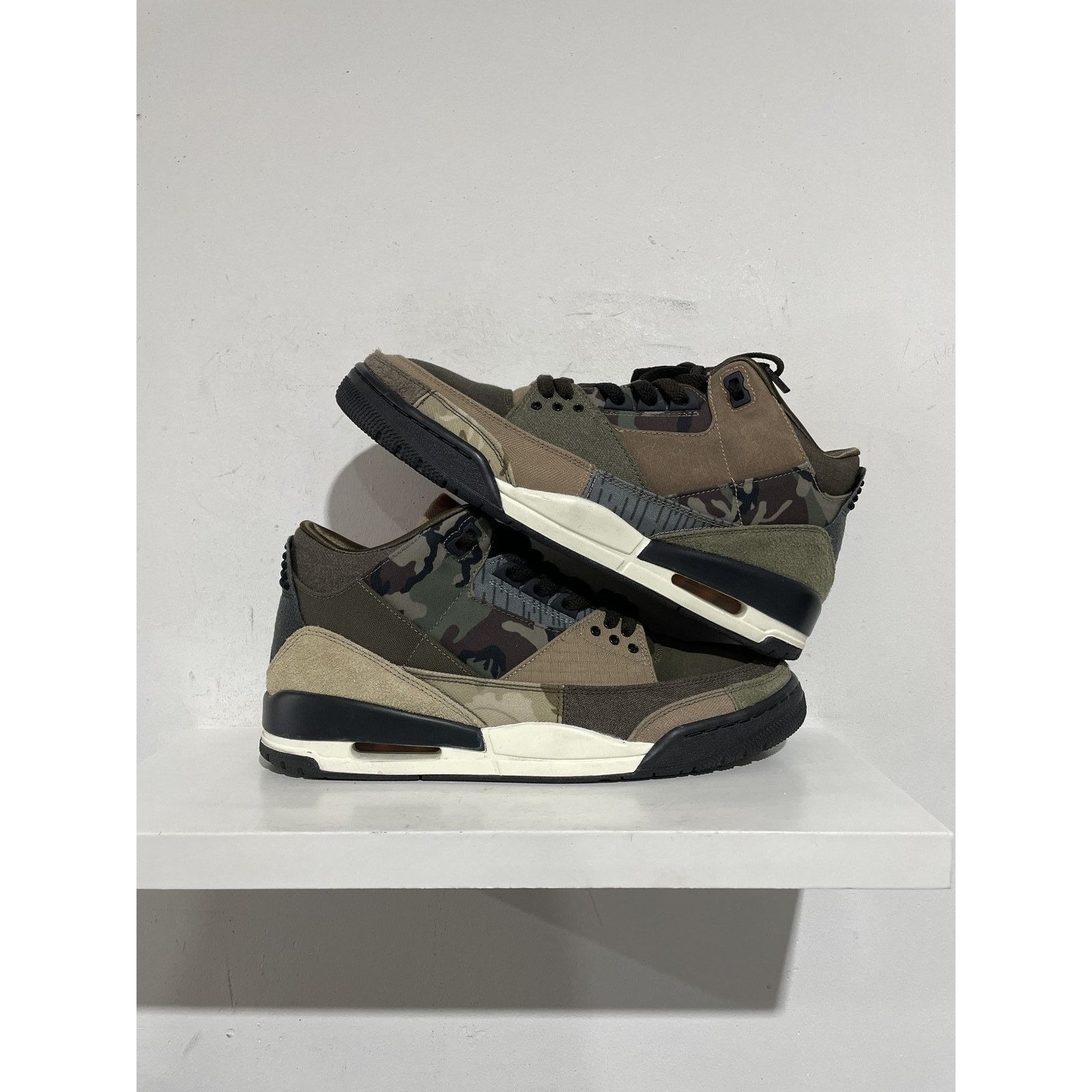 Jordan Brand JORDAN 3 CAMO SIZE 11 PREOWNED Size US 11 / EU 44 - 1 Thumbnail