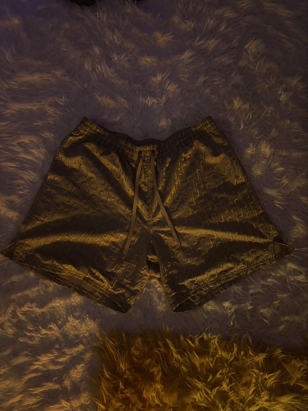 Nike Nike Gold Print Shorts Size US 35 - 1 Thumbnail