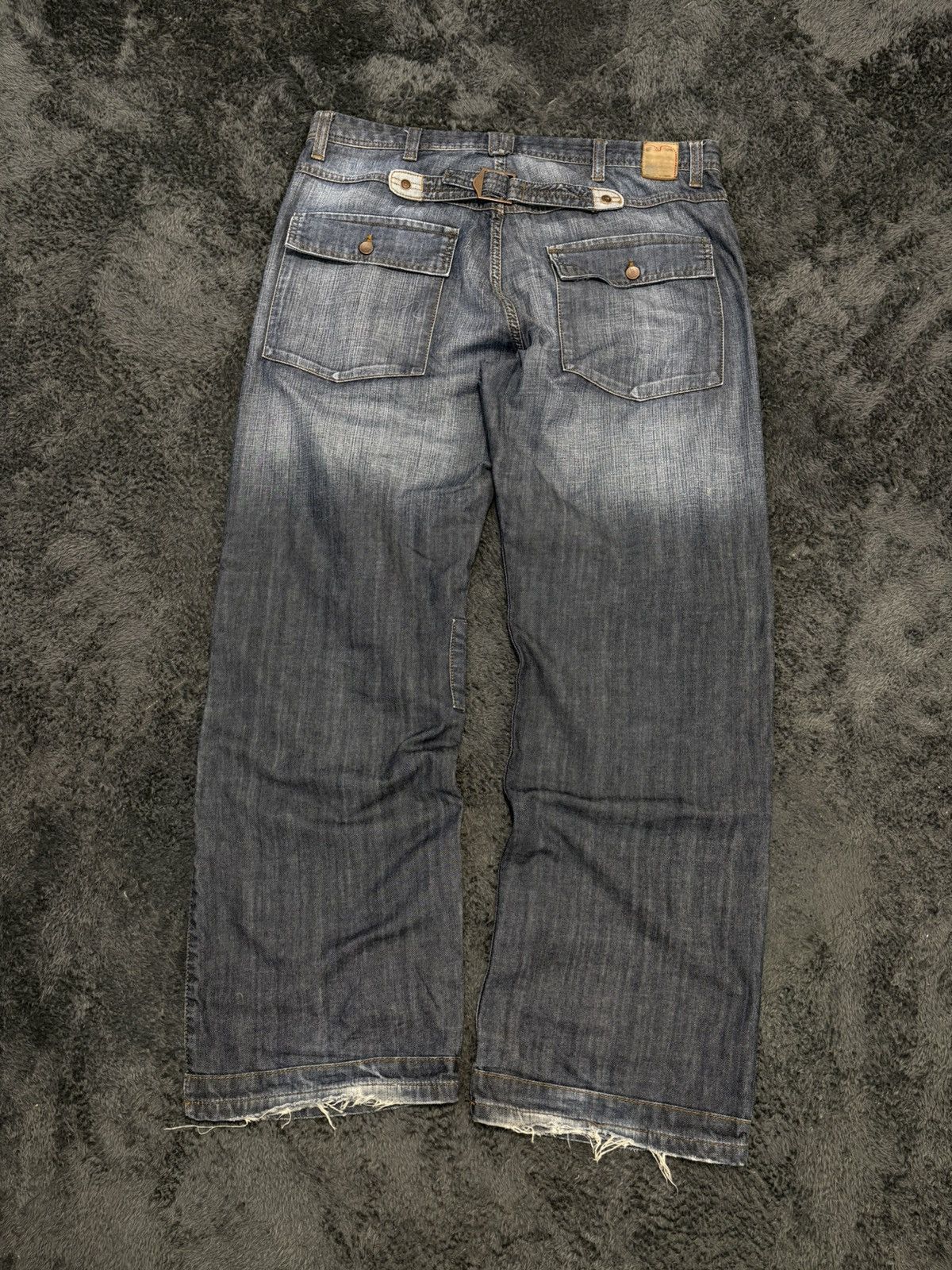 Japanese Brand Vintage 2000s Distressed Baggy Buckle Jeans Levis Style Size US 34 / EU 50 - 1 Thumbnail