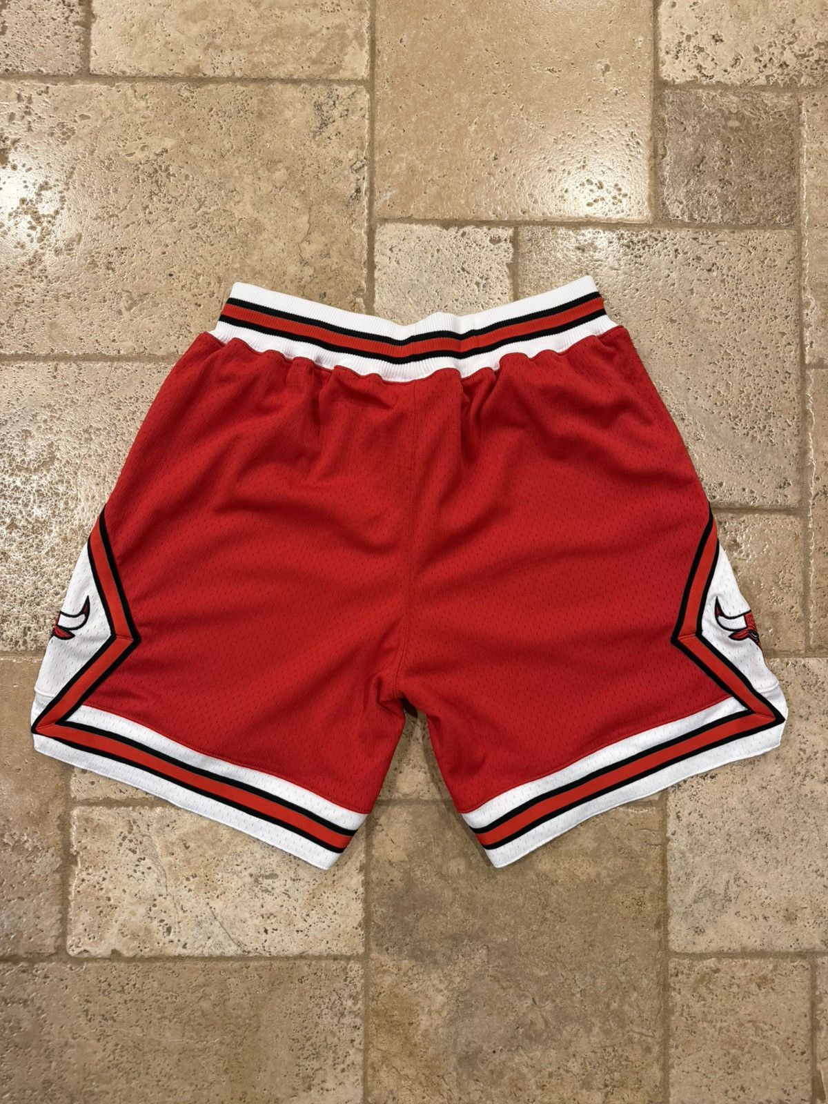 Mitchell & Ness Mitchell & Ness NBA Chicago Bulls Red Basketball Shorts Size US 34 / EU 50 - 8 Thumbnail