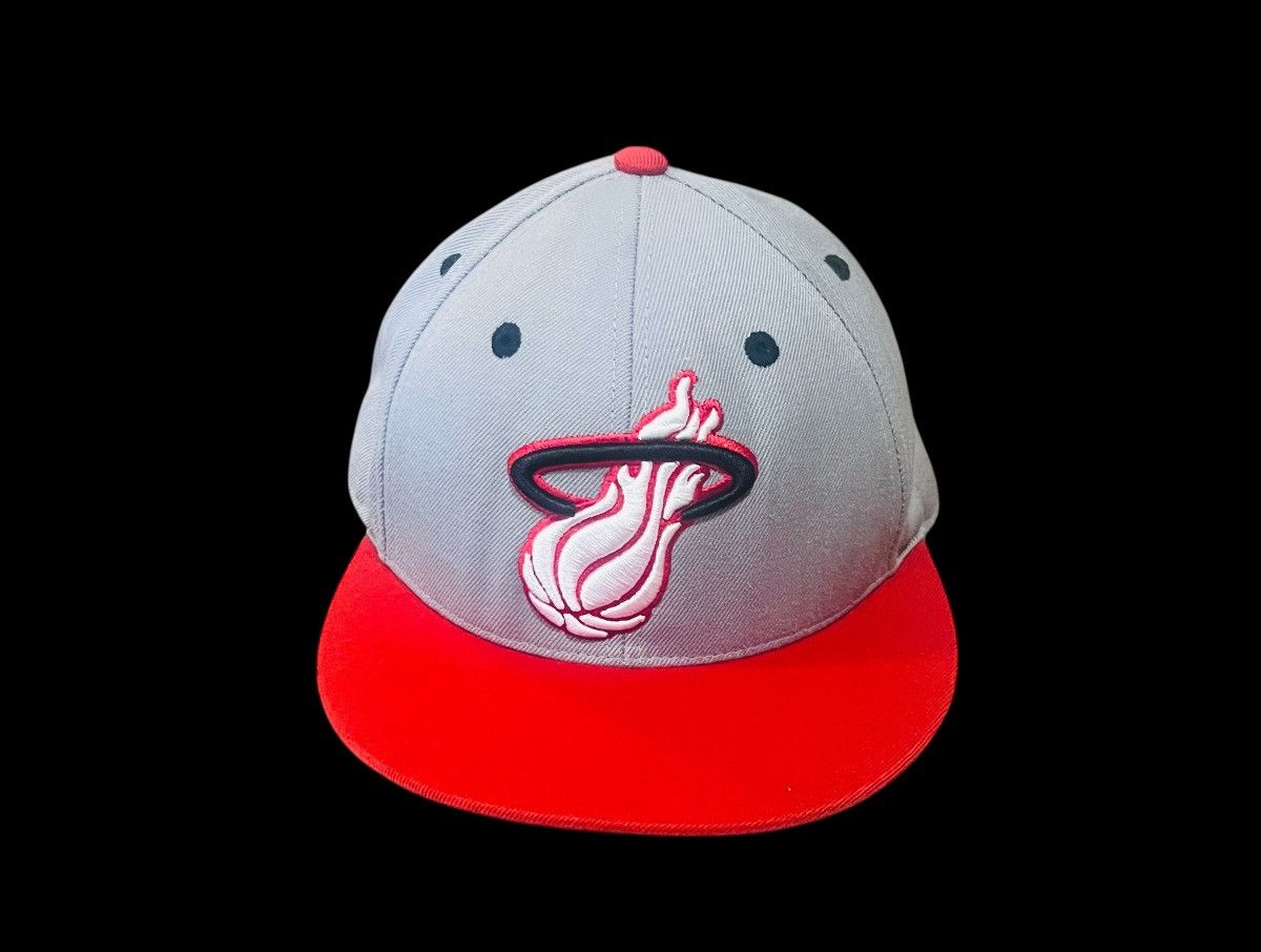 Mitchell & Ness Miami Heat Mitchell & Ness NBA Fitted hat cap Gray Red -7 Size ONE SIZE - 1 Thumbnail