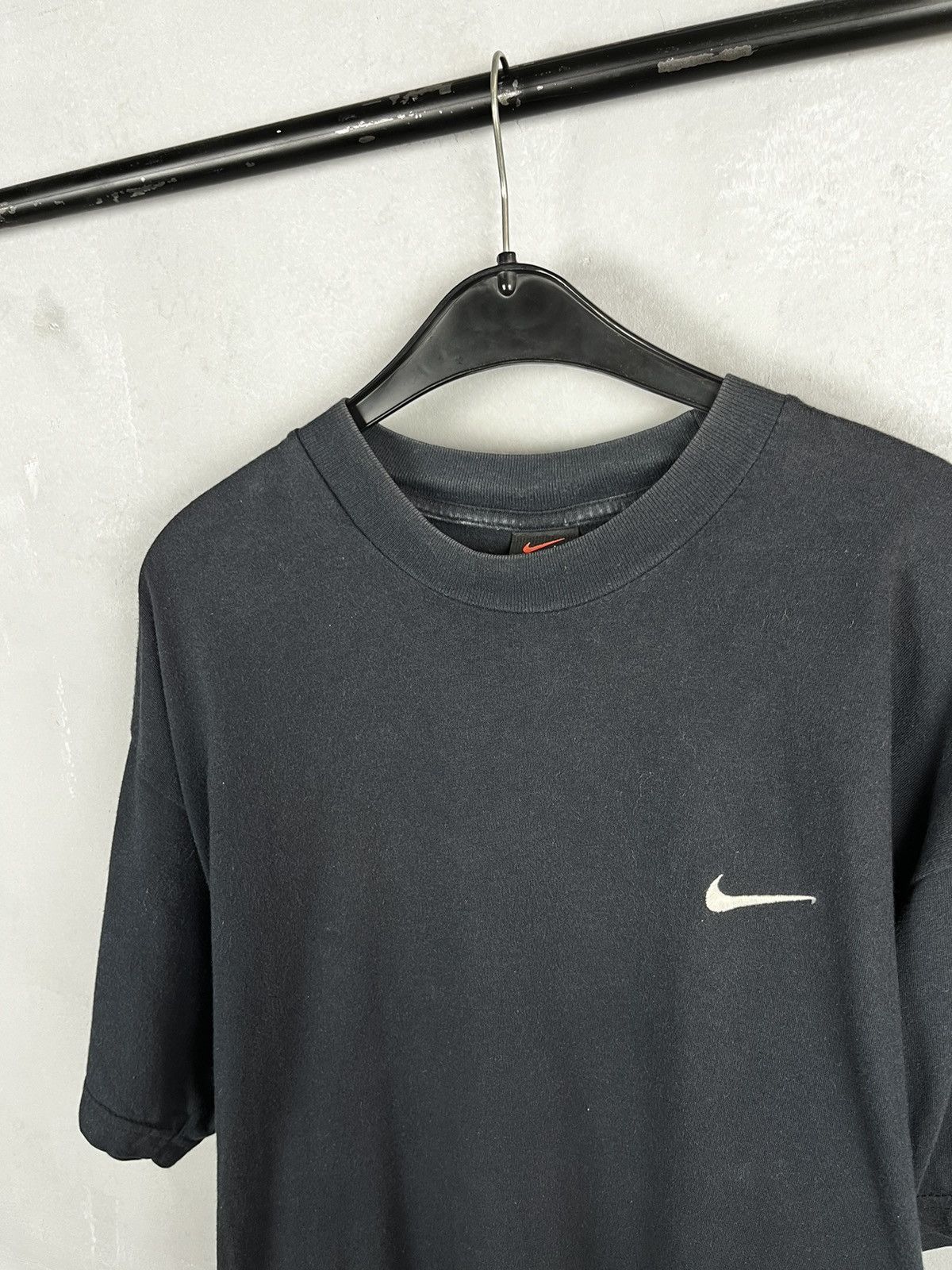 Nike × Vintage Nike black t shirt vintage 90s Size US L / EU 52-54 / 3 - 6 Thumbnail
