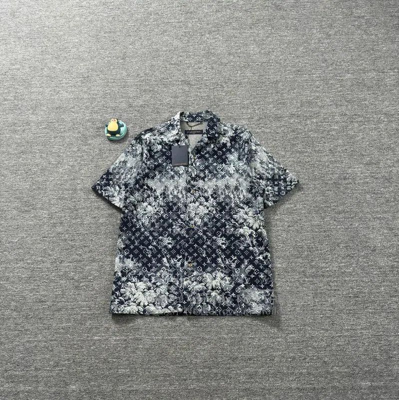Louis Vuitton Louis Vuitton Men's Casual Blue Shirt . Size US S / EU 44-46 / 1 - 1 Thumbnail