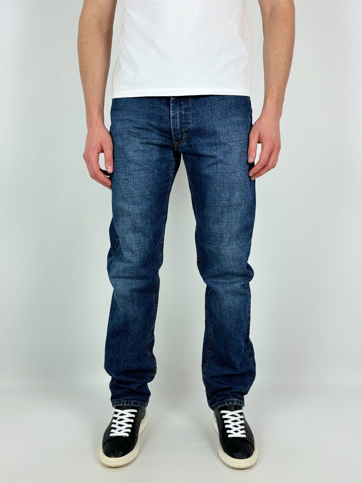 Valentino Vintage Valentino Jeans Washed Denim Jeans Pants Size US 33 - 1 Thumbnail