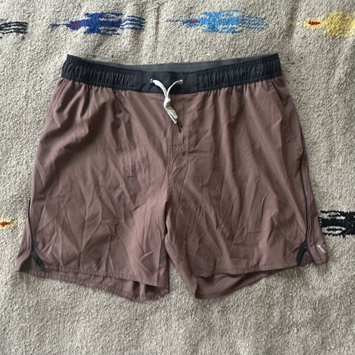 Vuori Vuori Men’s Trail Shorts Unlined in Terracotta/Black Size US 36 / EU 52 - 2 Thumbnail