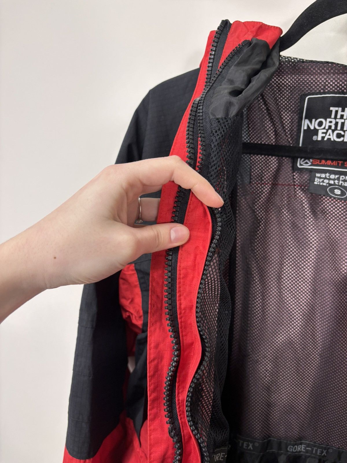 The North Face Vintage The North Face Men’s Summit Series Gore-Tex Jacket Size US S / EU 44-46 / 1 - 21 Thumbnail
