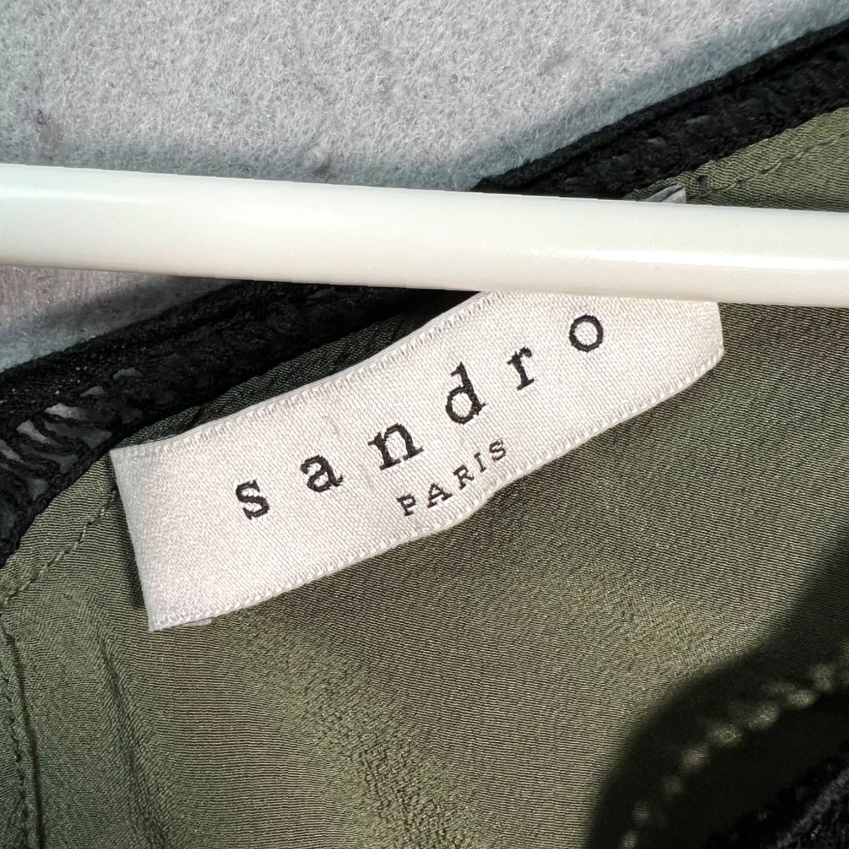 Sandro Sandro Paris Olive Green Sleeveless Silk Top With Black Lace Trim Womens Size 1 Blouse V-Neck Sleeveless Olive Sandro Paris Womens 1 Current Size XS / US 0-2 / IT 36-38 - 3 Thumbnail