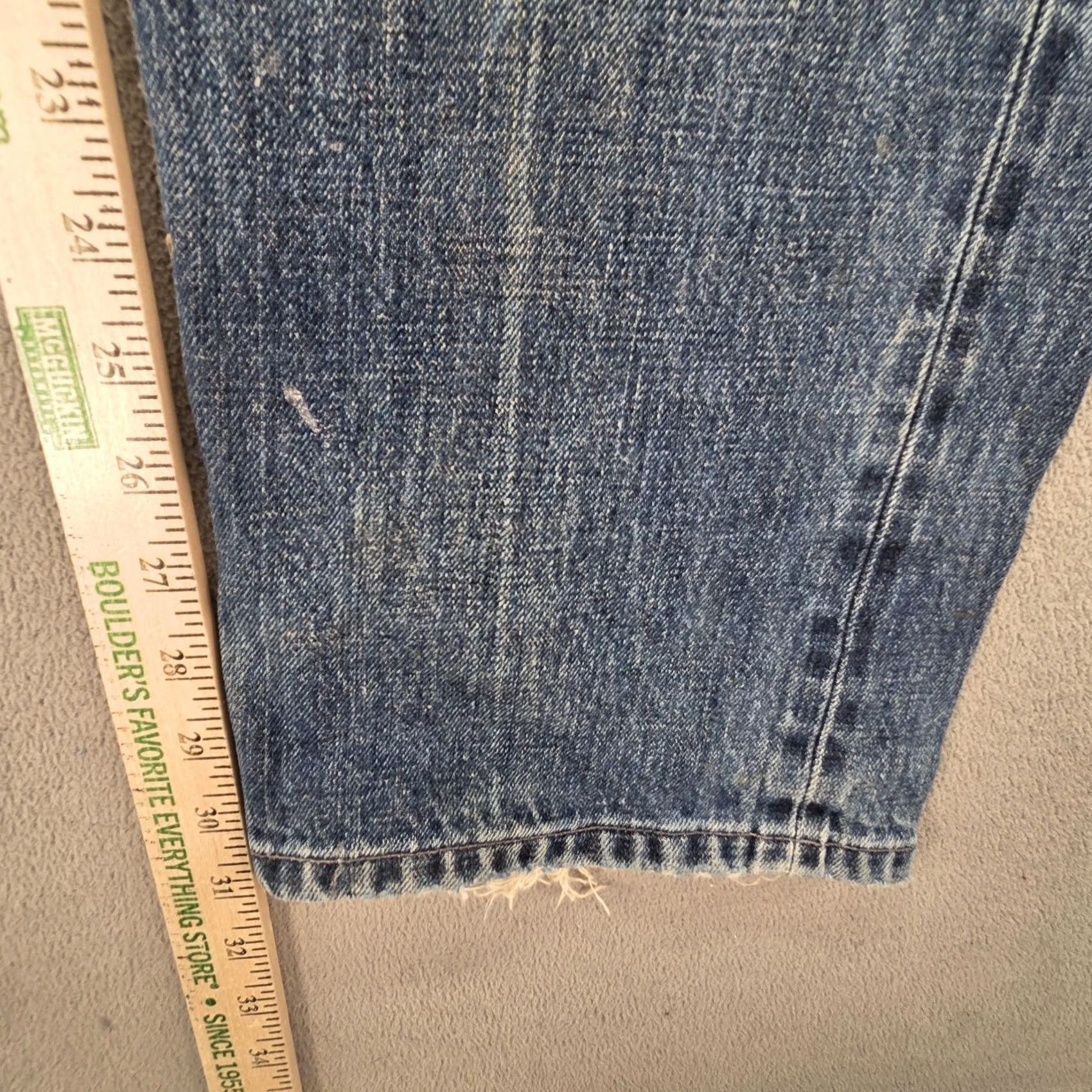 Banana Republic Banana Republic Jeans Mens Straight Denim Blue Medium Wash Distressed 33x31 W38a 33in Inseam 31in Waist 33in Button Fly Pockets Vintage No Size US 33 - 4 Thumbnail
