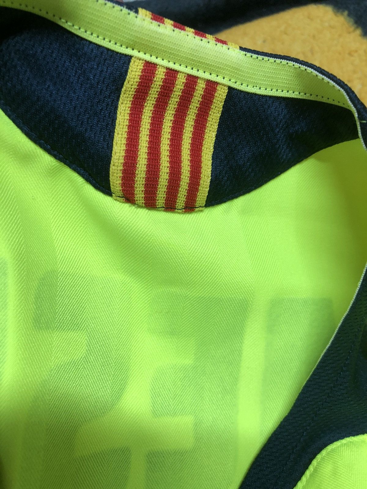 Nike Barcelona 05/06 away shirt #30 Messi Size US S / EU 44-46 / 1 - 6 Thumbnail