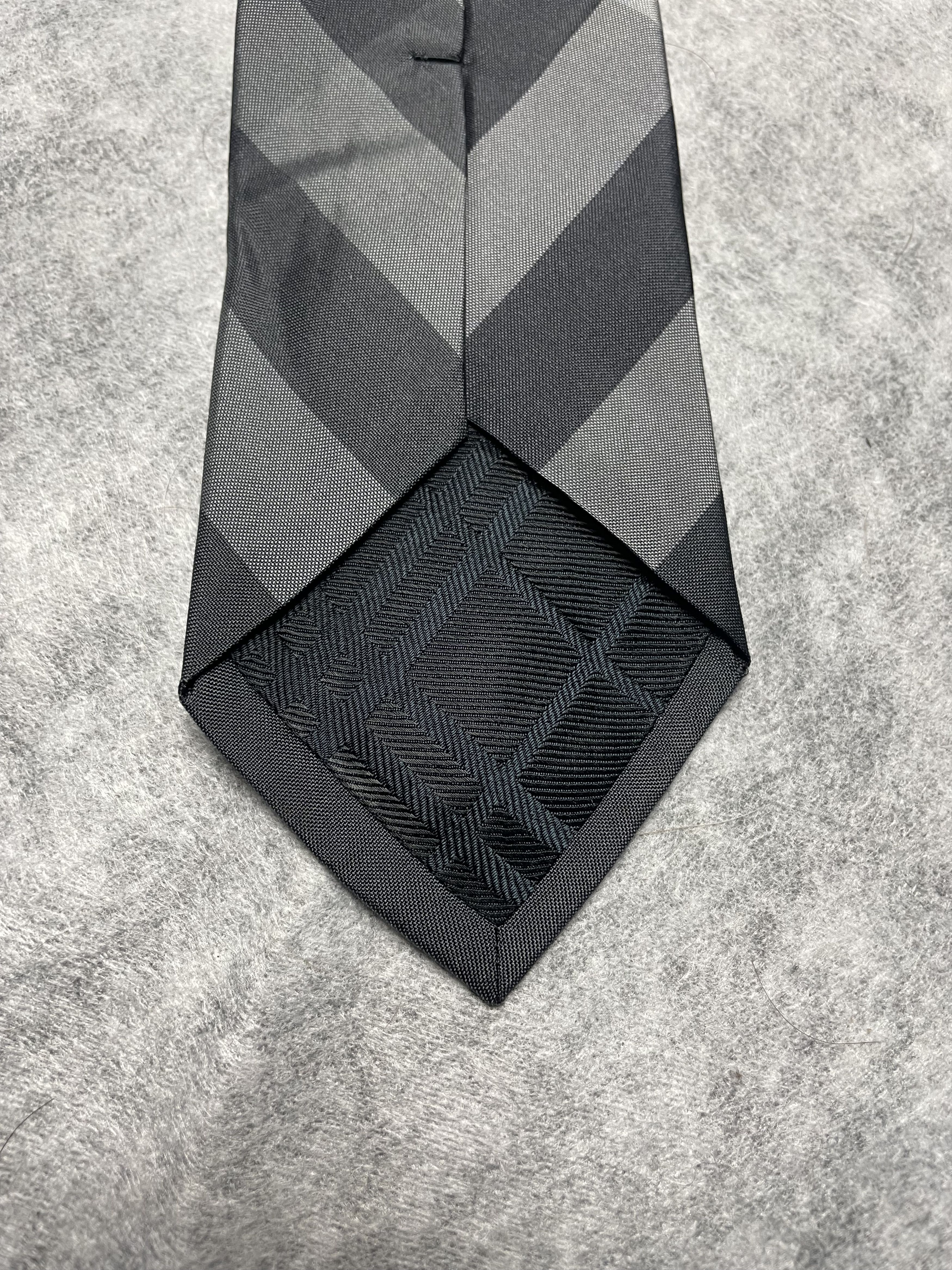 Burberry Burberry London Gray Black Check Plaid Silk Mens Tie Size ONE SIZE - 5 Thumbnail