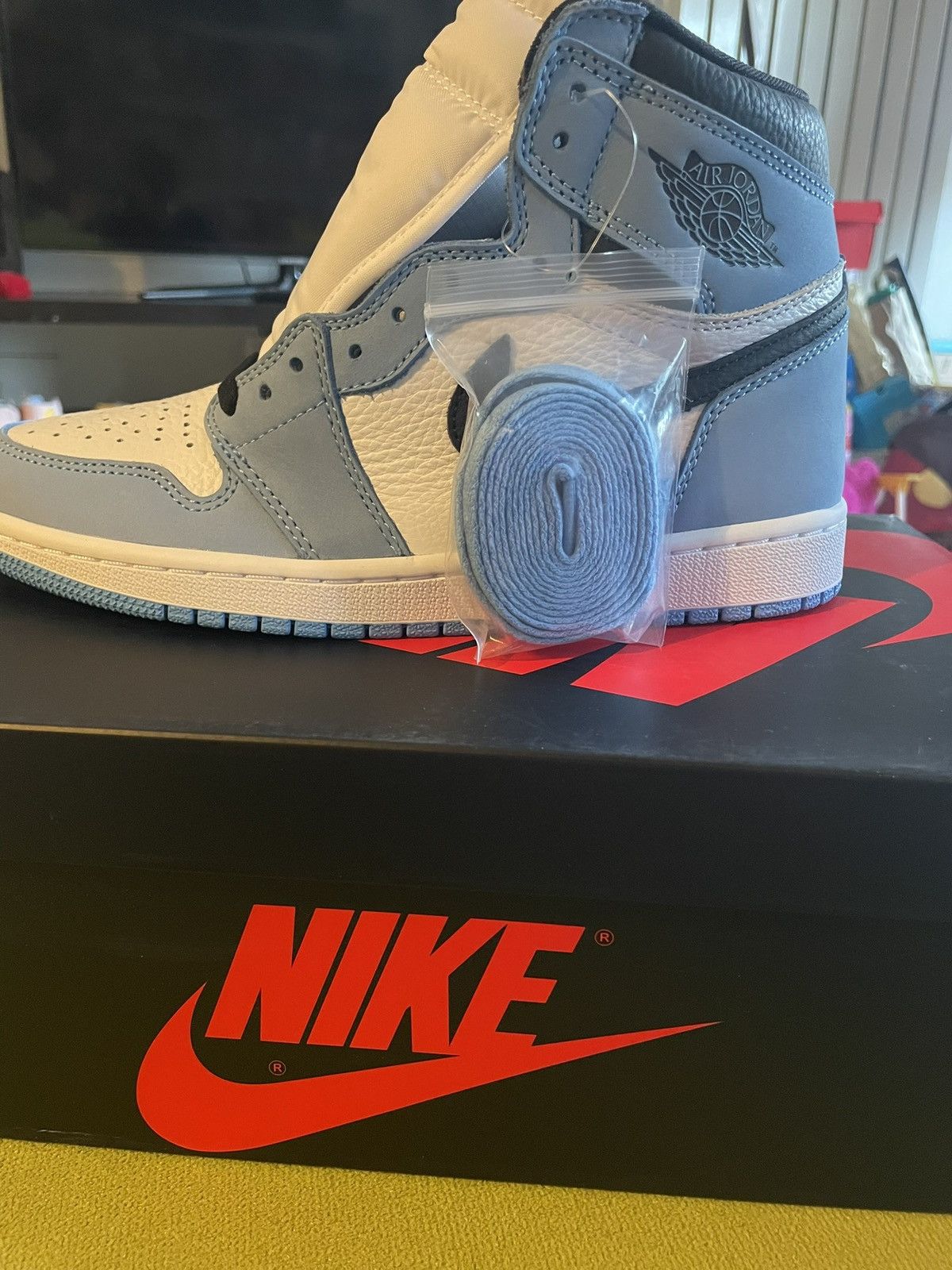 Nike Jordan 1 University Blue Size US 8 / EU 41 - 8 Thumbnail