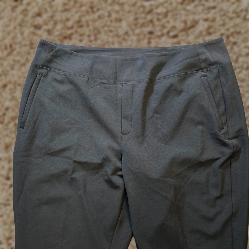 Athleta Athleta Pants Womens 22 Black Skinny Taper Pockets Lightweight Performance Casual Size 40" / US 18 - 1 Thumbnail