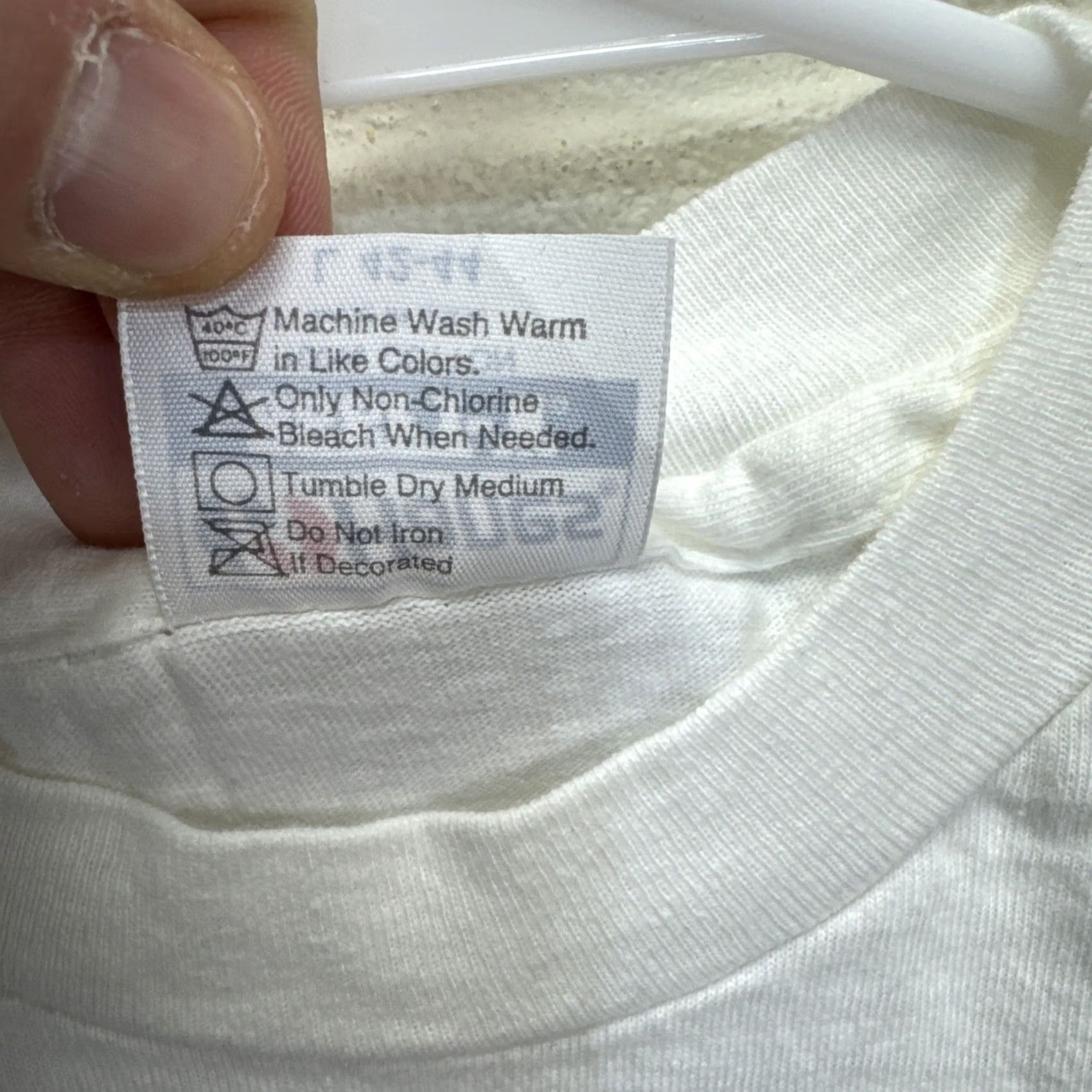 Hanes VINTAGE Gecko Hawaii T-Shirt Large White 80s Neon Print Beachy Surfer Mens Size US L / EU 52-54 / 3 - 4 Thumbnail