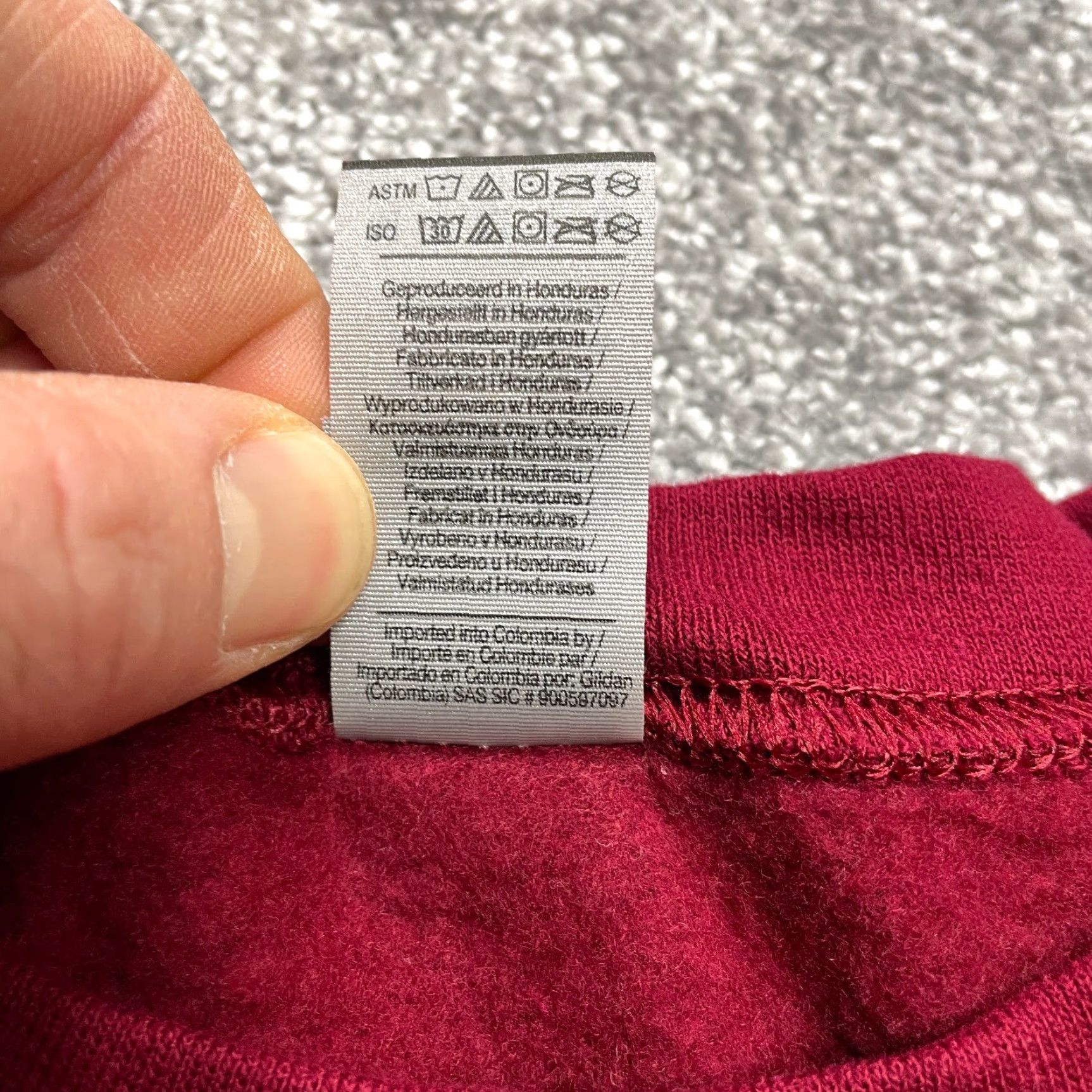 Gildan Gildan Heavy Blend Sweatshirt Adult Medium Dark Red Happy Holidays Pullover Crew Sweatshirt Mens Girls Unisex Adults Christmas Theme Size US M / EU 48-50 / 2 - 6 Thumbnail