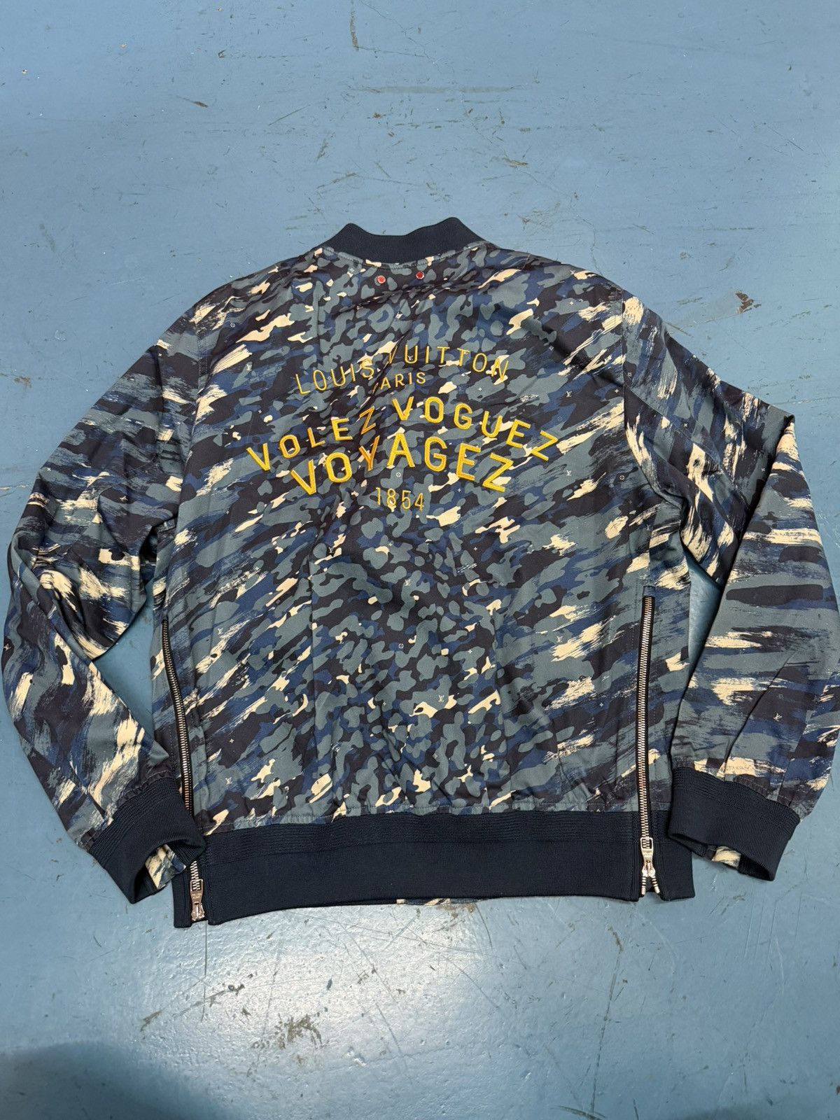Louis Vuitton LOUIS VUITTON 2012 BLUE CAMO BOMBER Size US L / EU 52-54 / 3 - 2 Thumbnail