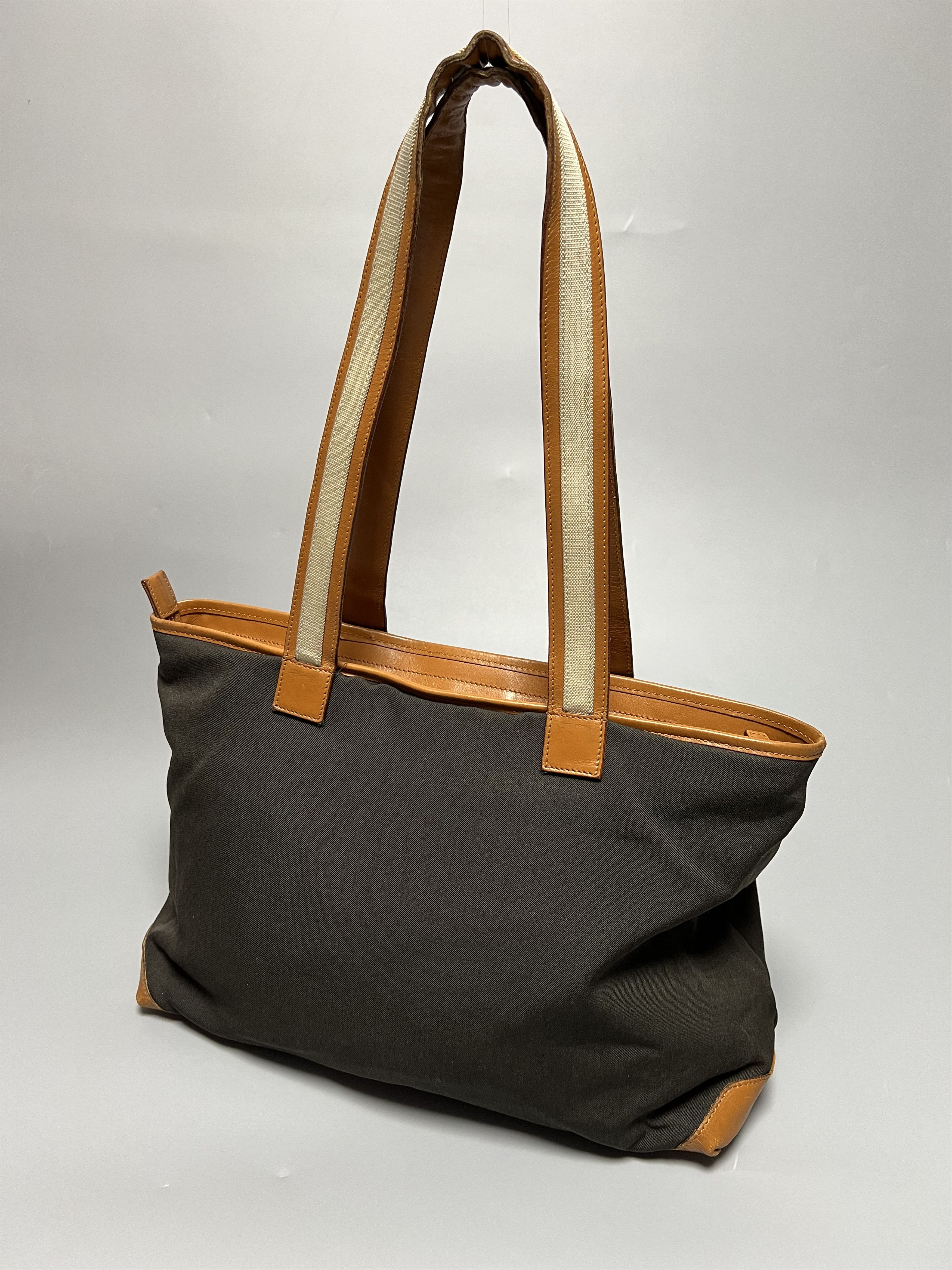 Gucci Rare Gucci Vintage Brown Shoulder Bag Size ONE SIZE - 3 Thumbnail