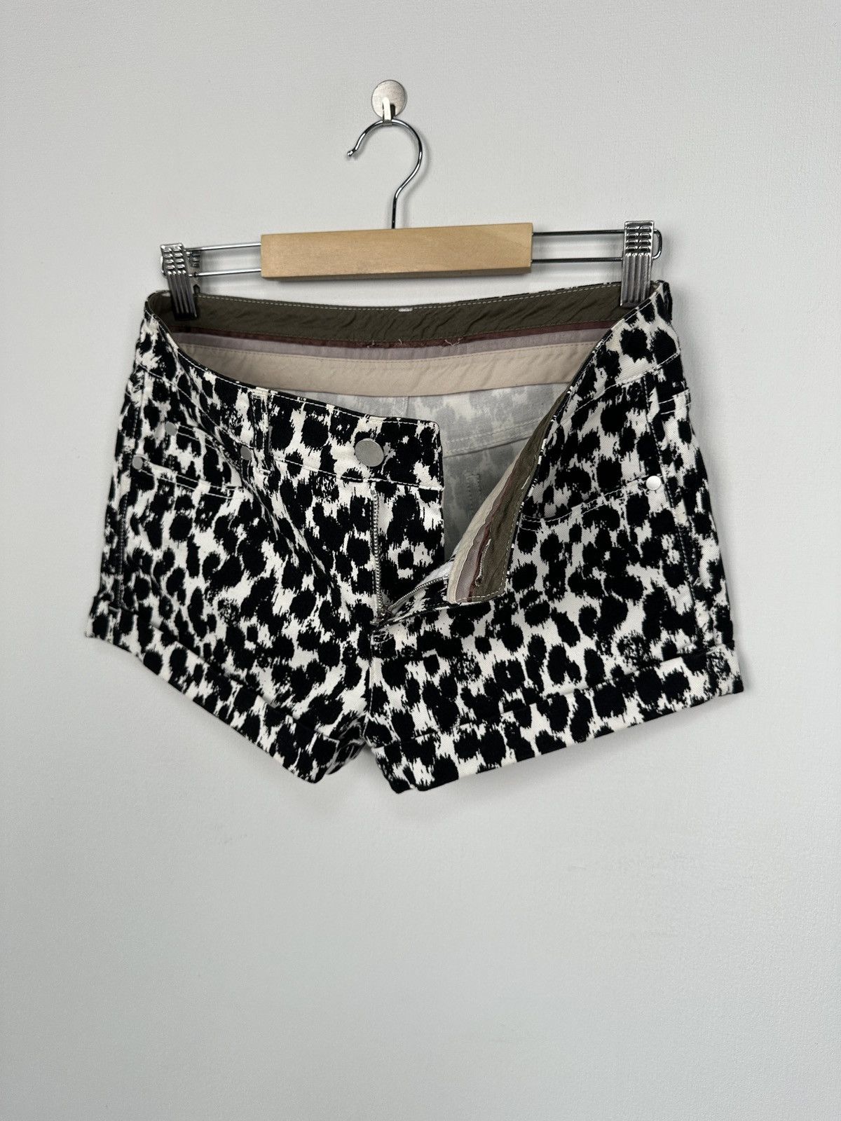 Stella McCartney Stella McCartney Leopard Print Denim Shorts size 26 Size 26" / US 2 / IT 38 - 3 Thumbnail