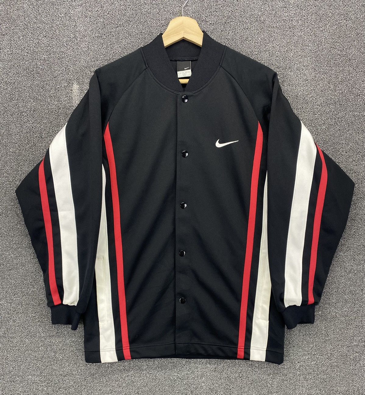 Nike Vintage Nike Basketball Team Varsity Style Jacket Size US S / EU 44-46 / 1 - 1 Thumbnail