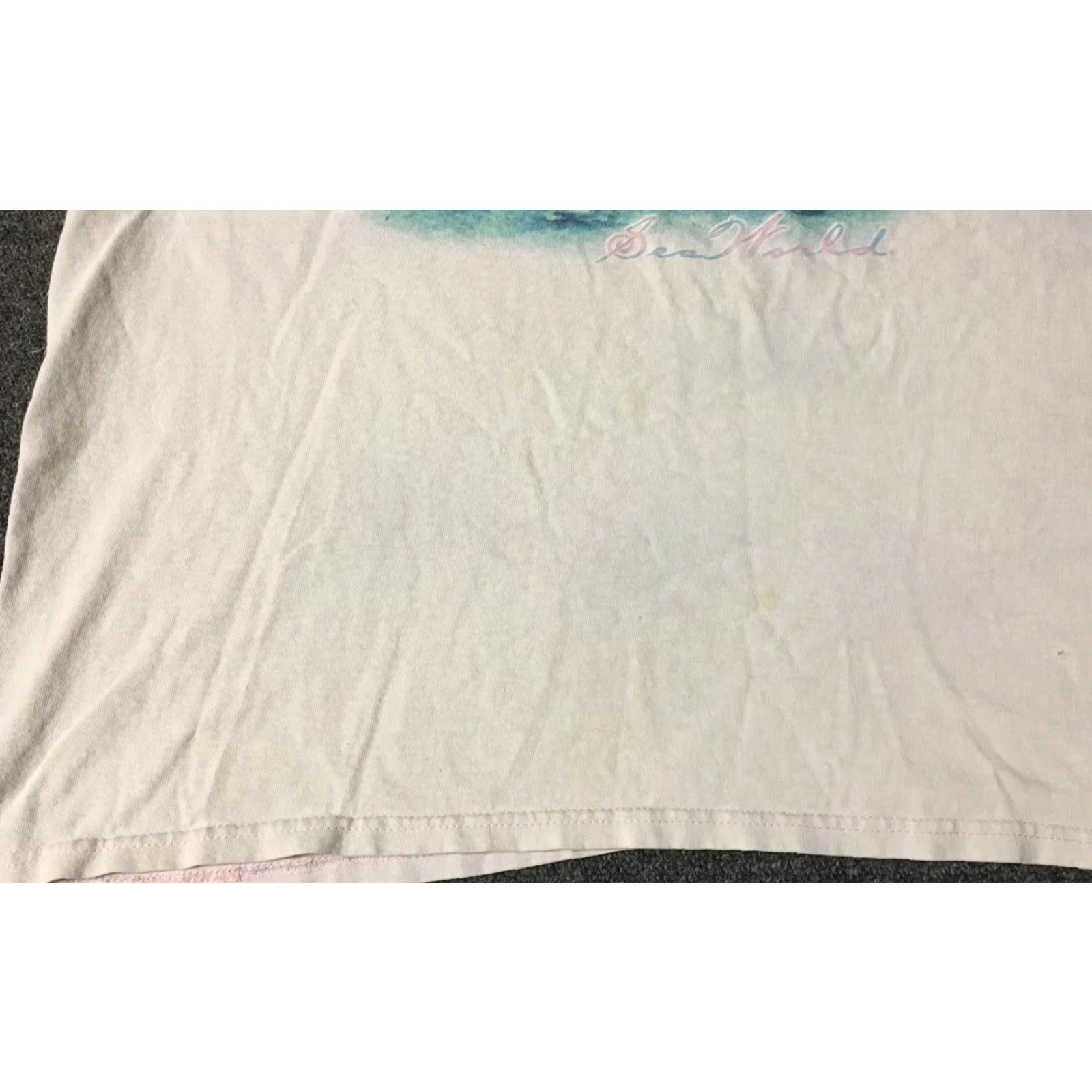 Delta VINTAGE Sea World Manatee T-Shirt XL Pink Distressed 90s Grunge Ocean Outdoor Theme Park DK? Size US XL / EU 56 / 4 - 3 Thumbnail