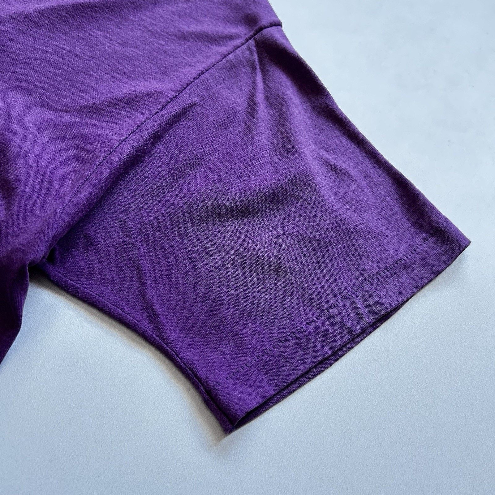 Vintage Vintage 90s Faded Purple Blank Pocket T Shirt Medium Rare Size US M / EU 48-50 / 2 - 2 Thumbnail