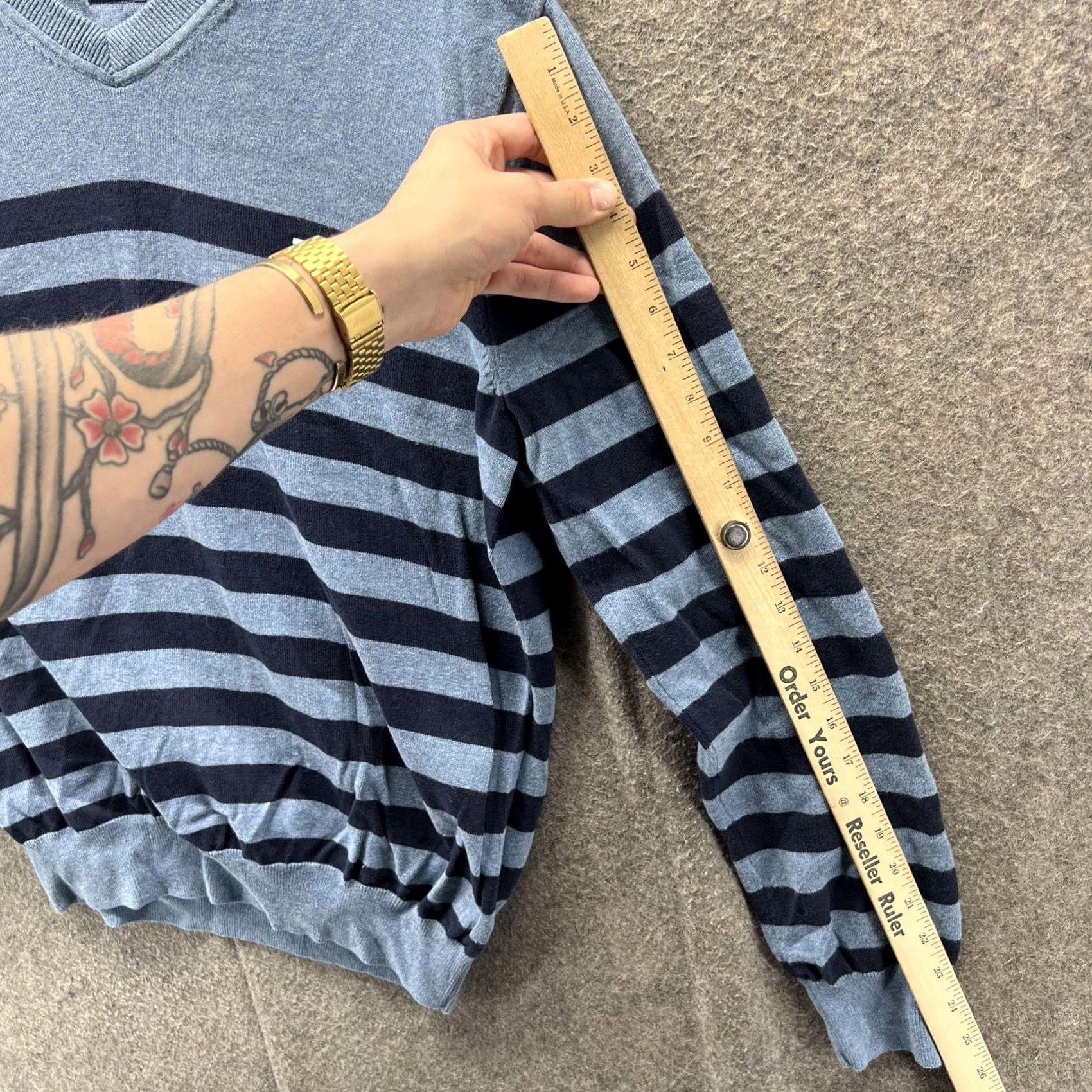 Tommy Hilfiger Tommy Hilfiger Sweater Womens Large Blue Gray Stripe V-Neck Cotton Logo Knit Size L / US 10 / IT 46 - 5 Thumbnail