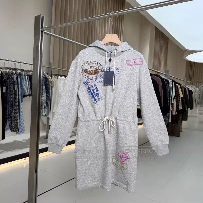 Louis Vuitton Louis Vuitton 25 Grey Hooded Sweater Dress Size XS / US 0-2 / IT 36-38 - 1 Thumbnail