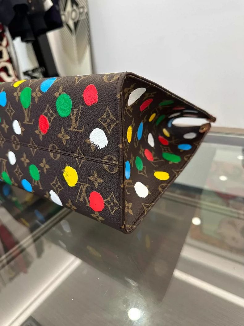 Louis Vuitton LV x Kusama OnTheGo MM Shoulder Bag -2505 Size ONE SIZE - 6 Thumbnail