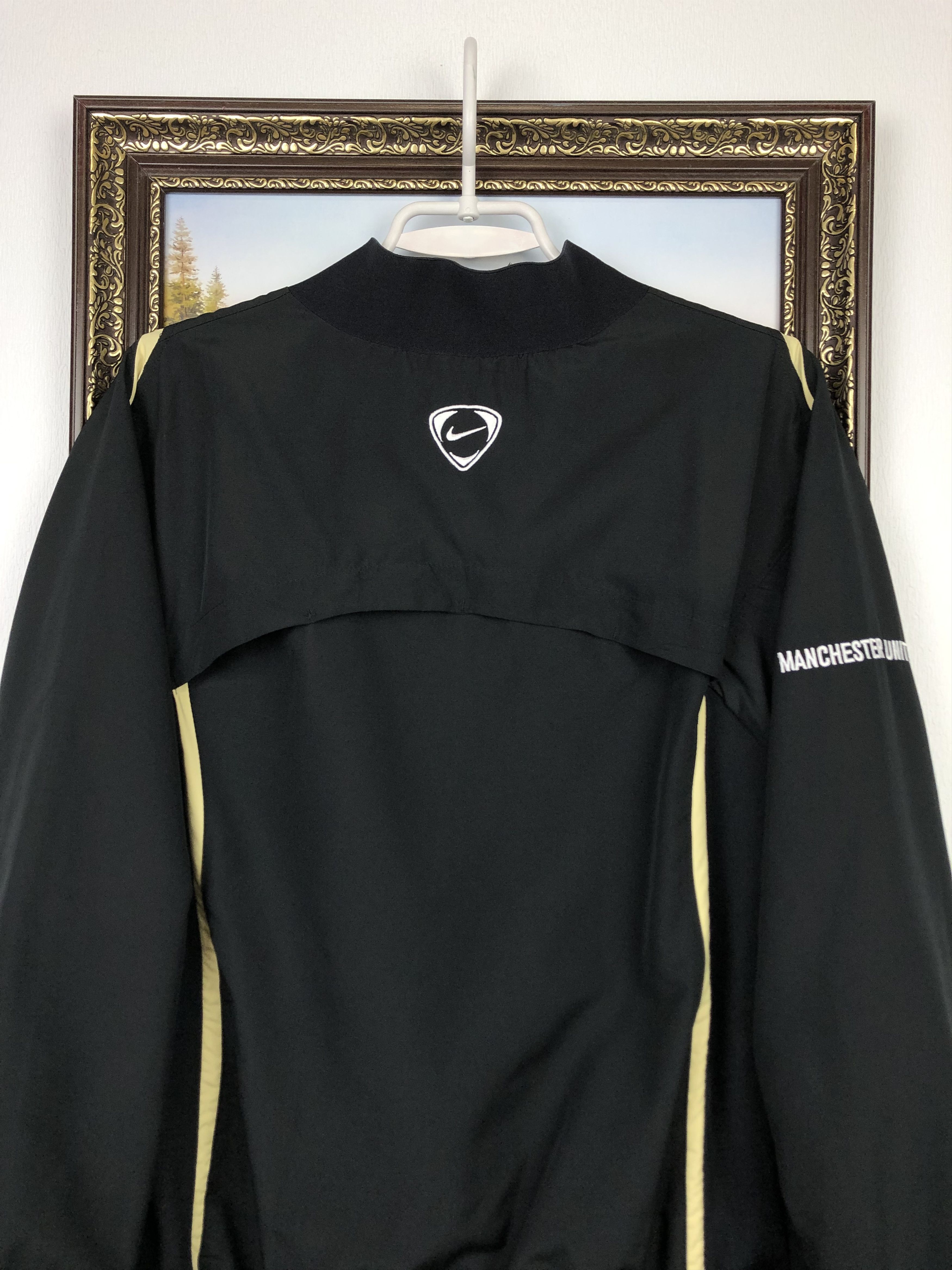 Nike Vintage Nike Manchester United Football Jacket Soccer Size US M / EU 48-50 / 2 - 14 Thumbnail